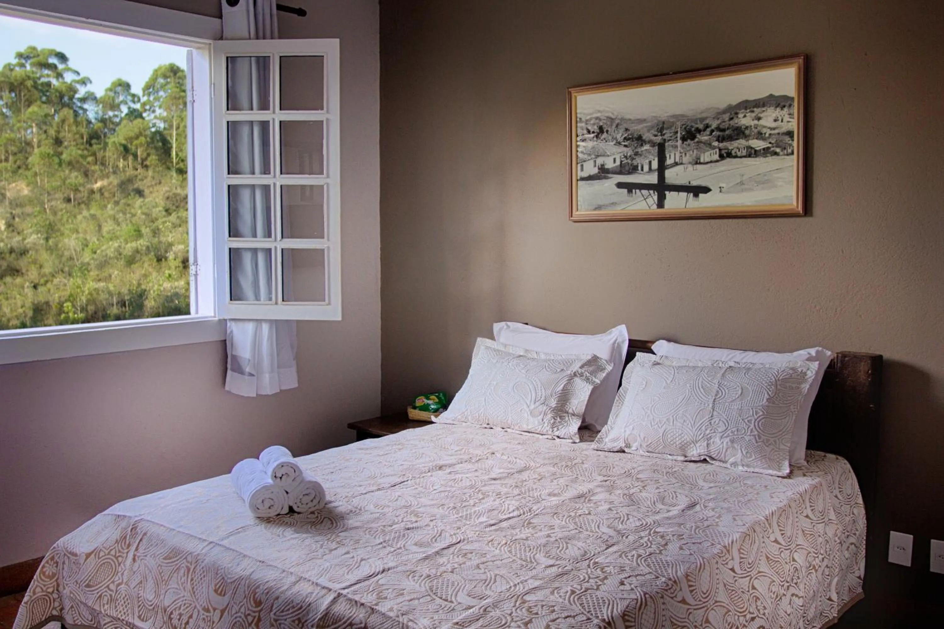 Photo of the whole room, Bed in Pousada Província