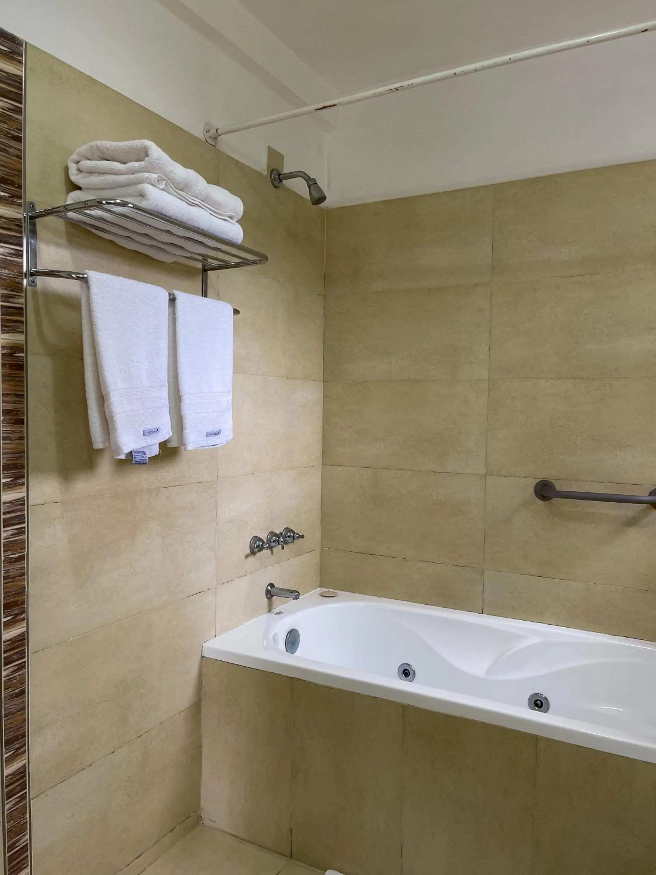 Bath in Posada de los Poetas Hotel Boutique