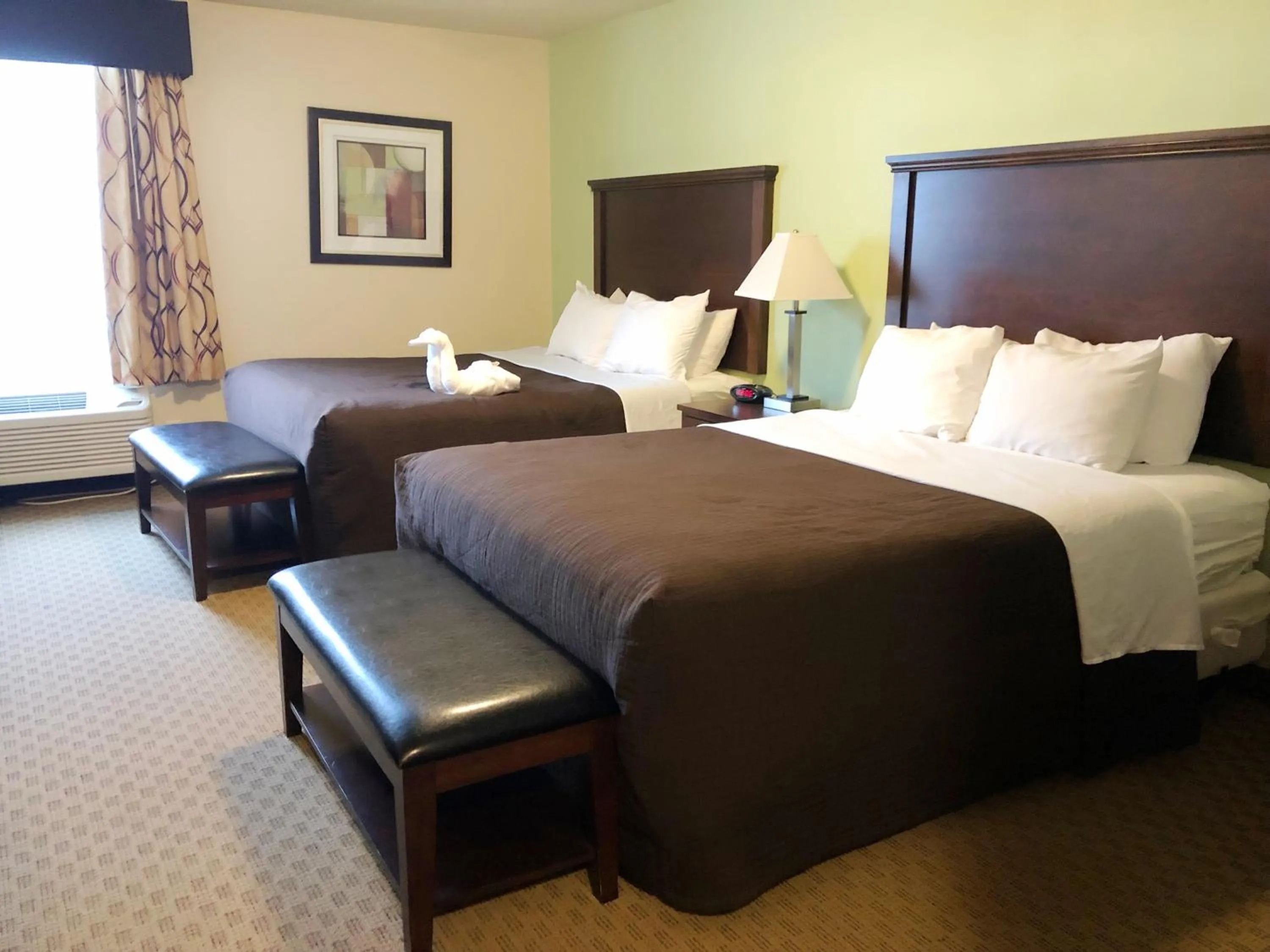 Bedroom, Bed in Aspen Suites Hotel Haines