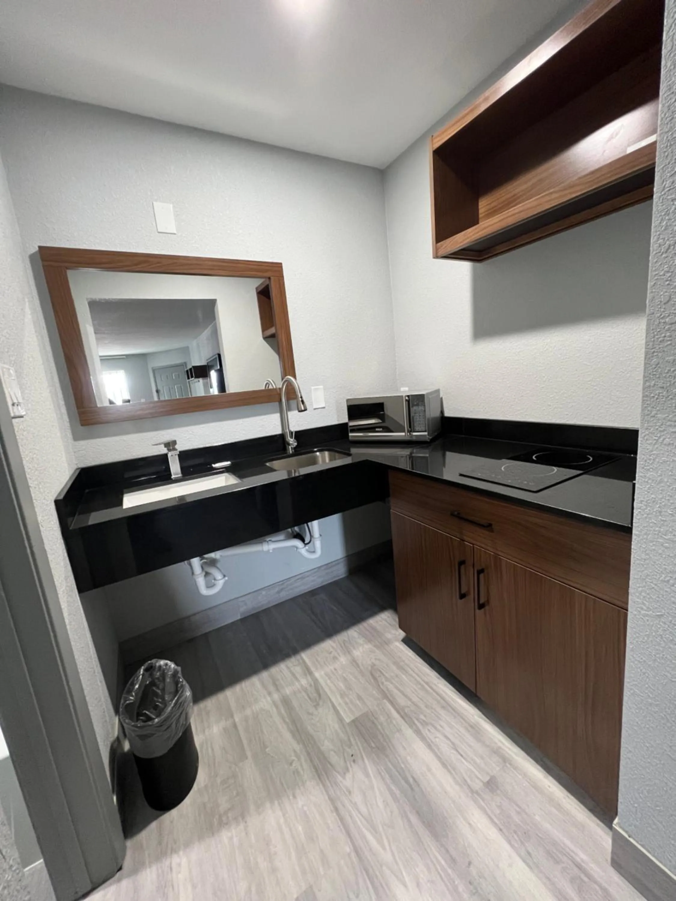 Kitchen/Kitchenette in Relax Inn Channelview