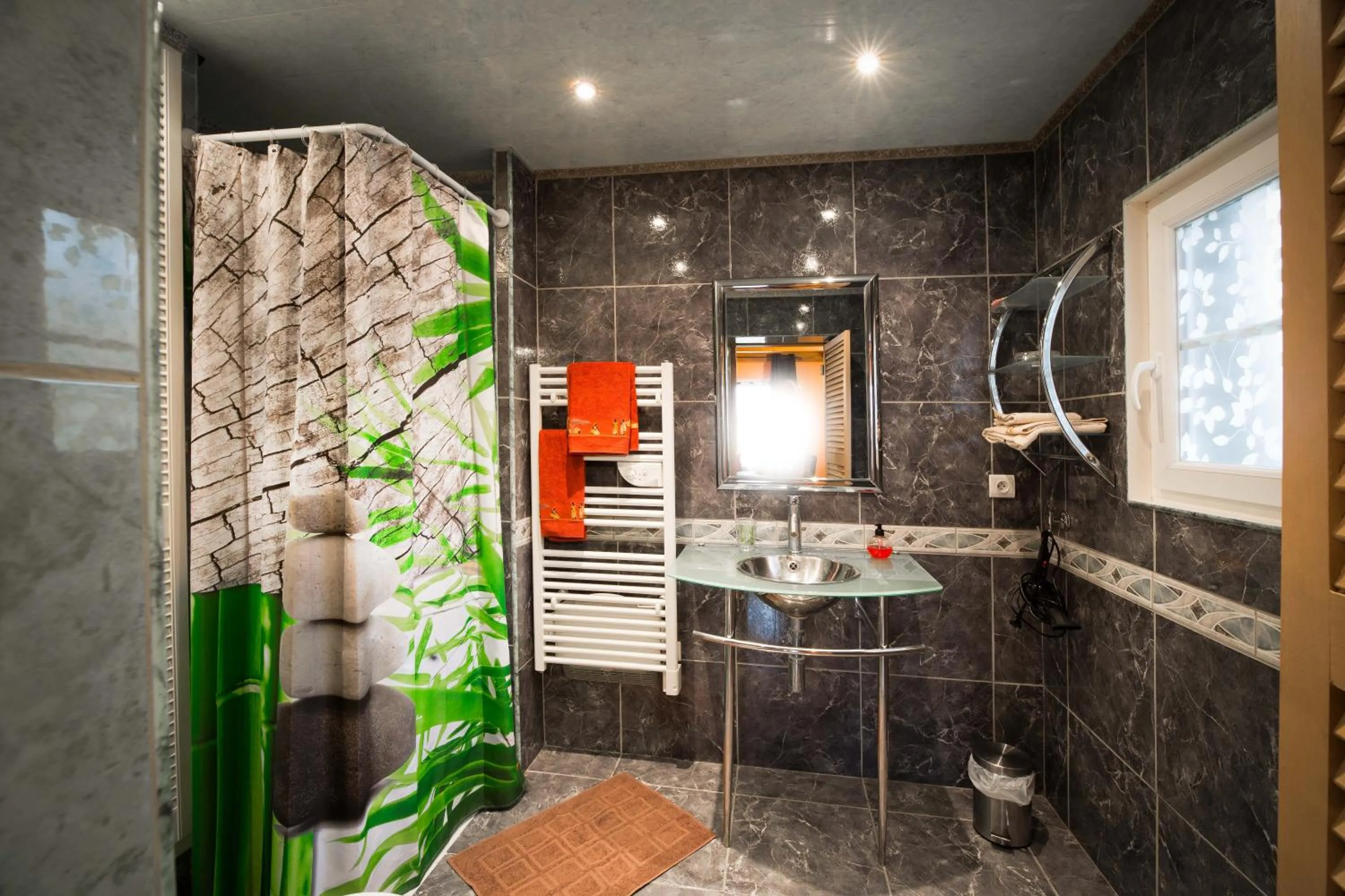 Bathroom in Chambres d'hôtes & Gîtes La Paysanne