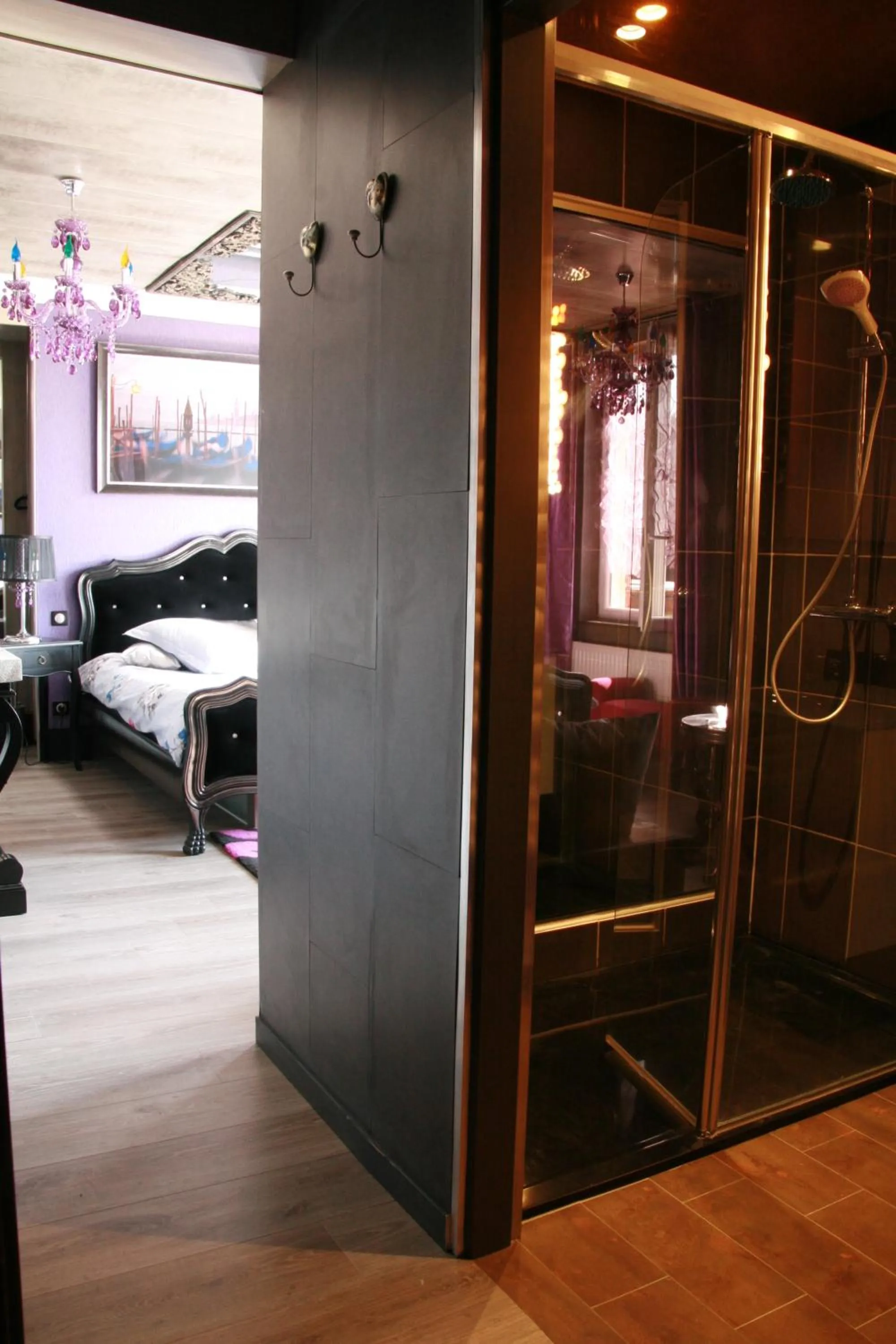 Bathroom, Bed in Chambres d'hôtes & Gîtes La Paysanne