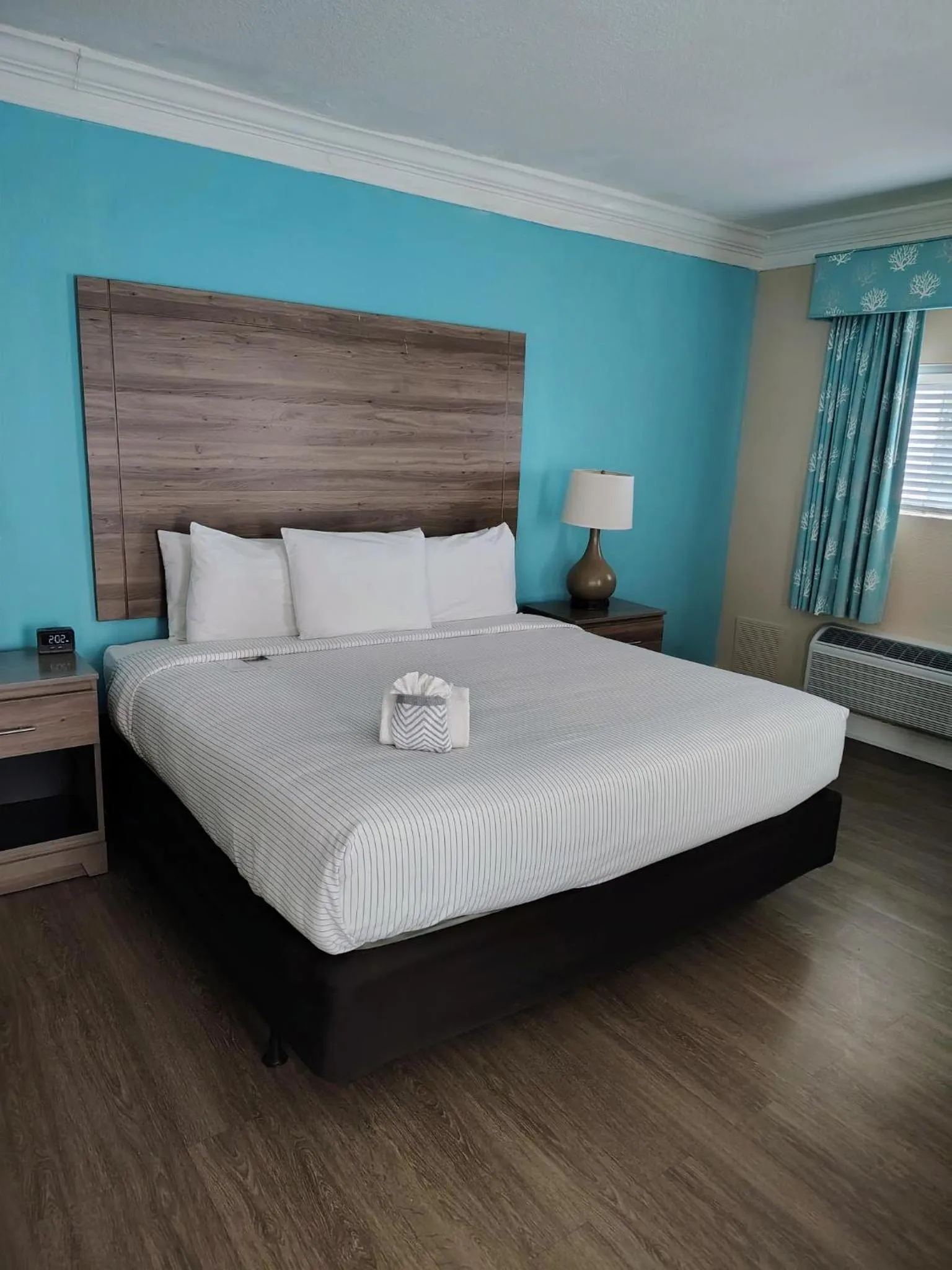 Bed in Amelia Hotel at the Beach