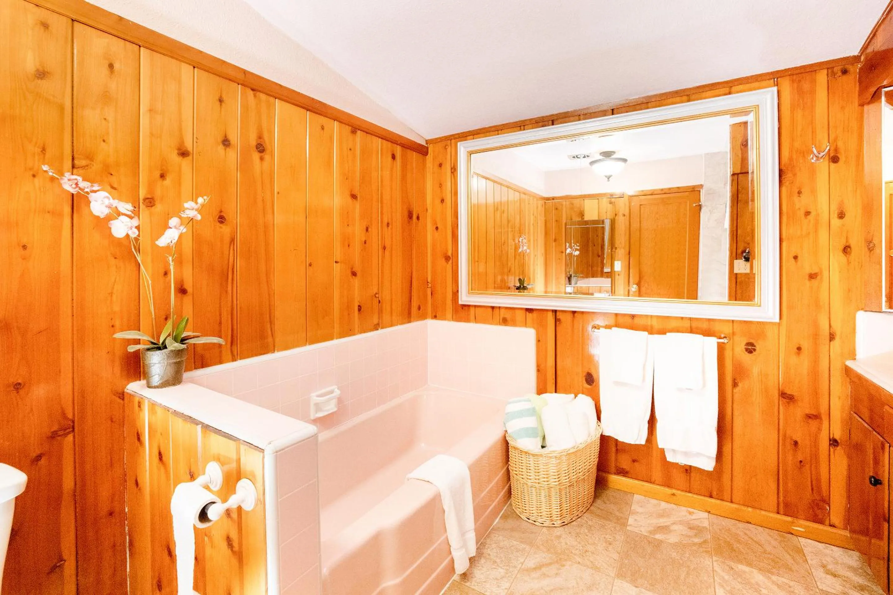Bathroom in The Kern Lodge