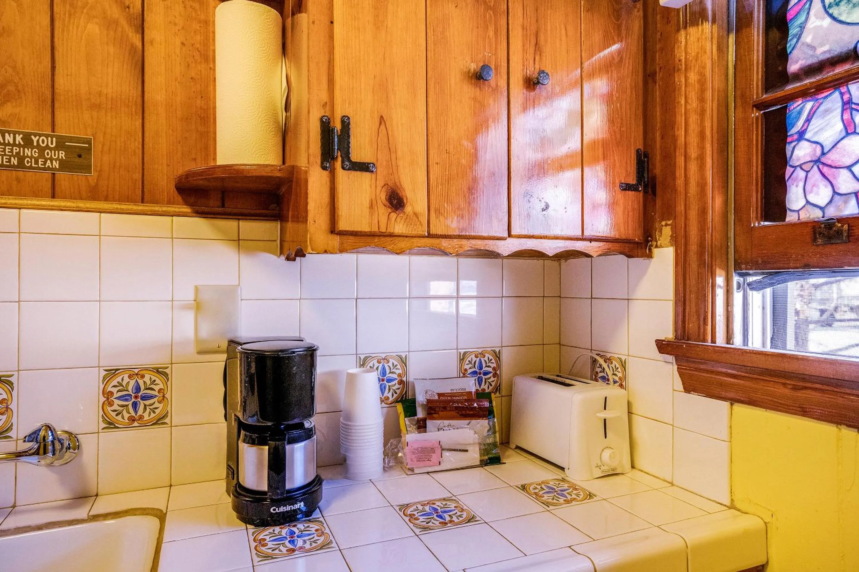Kitchen or kitchenette in The Kern Lodge