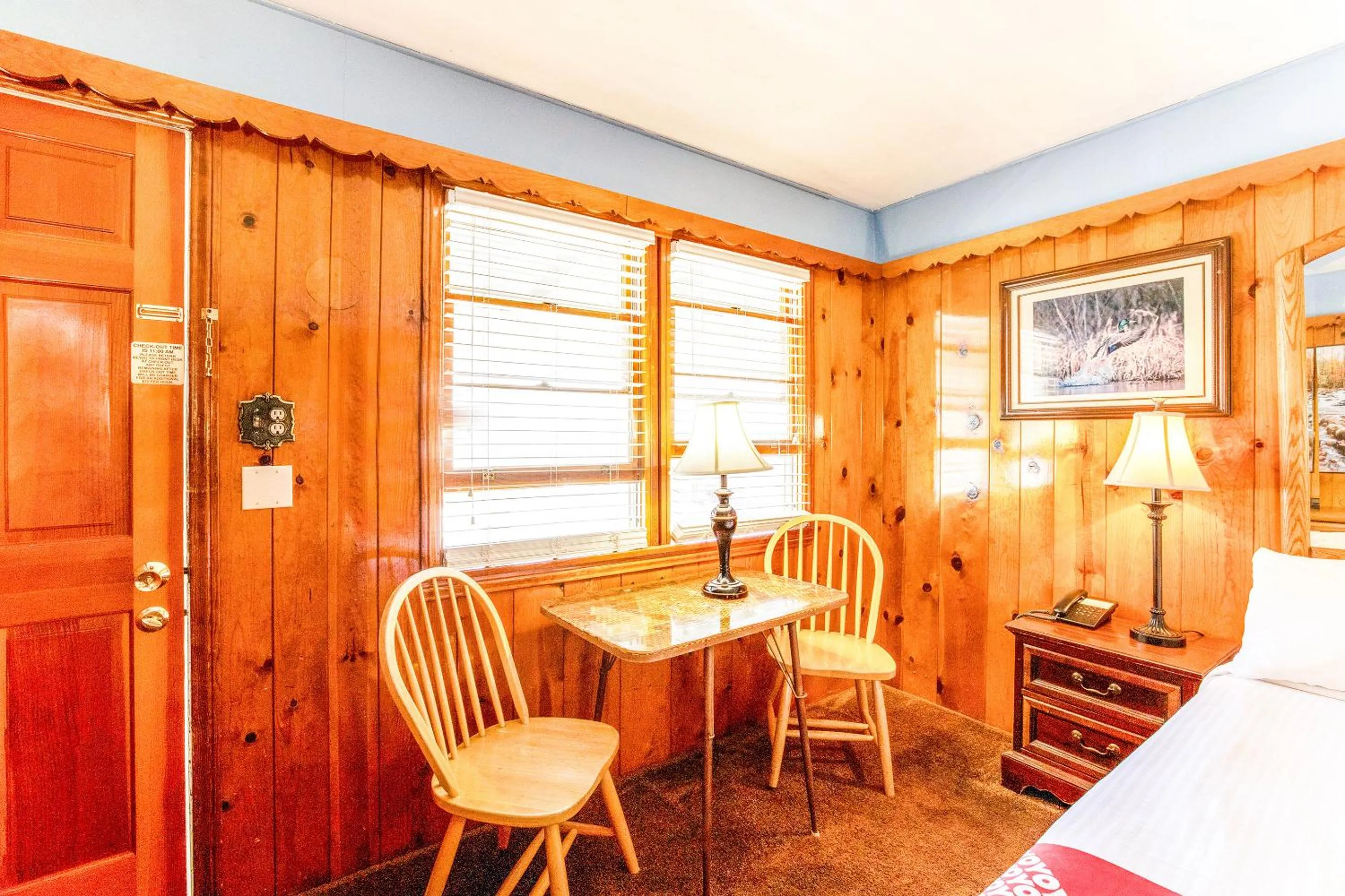 Dining area in The Kern Lodge