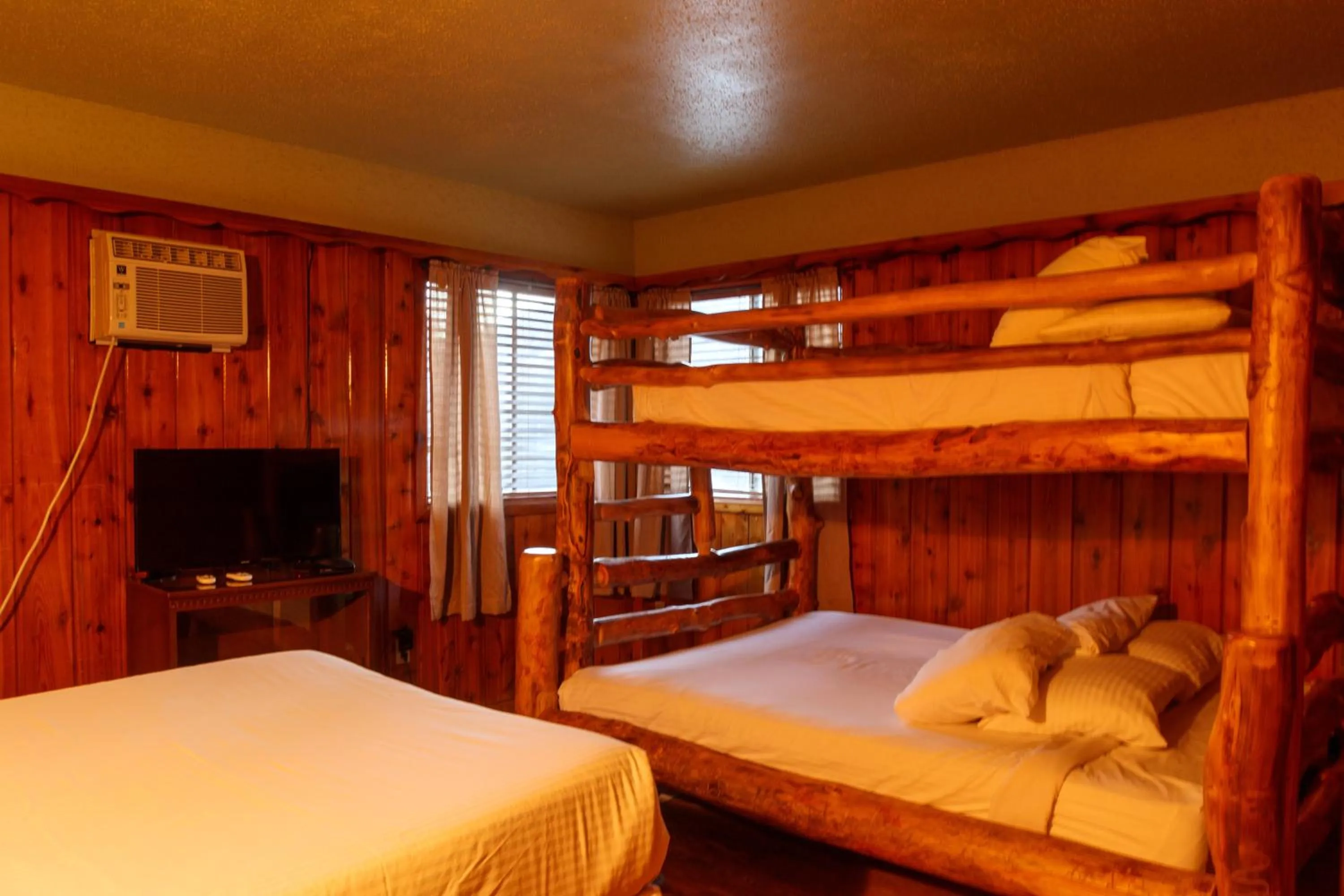 Bed in The Kern Lodge