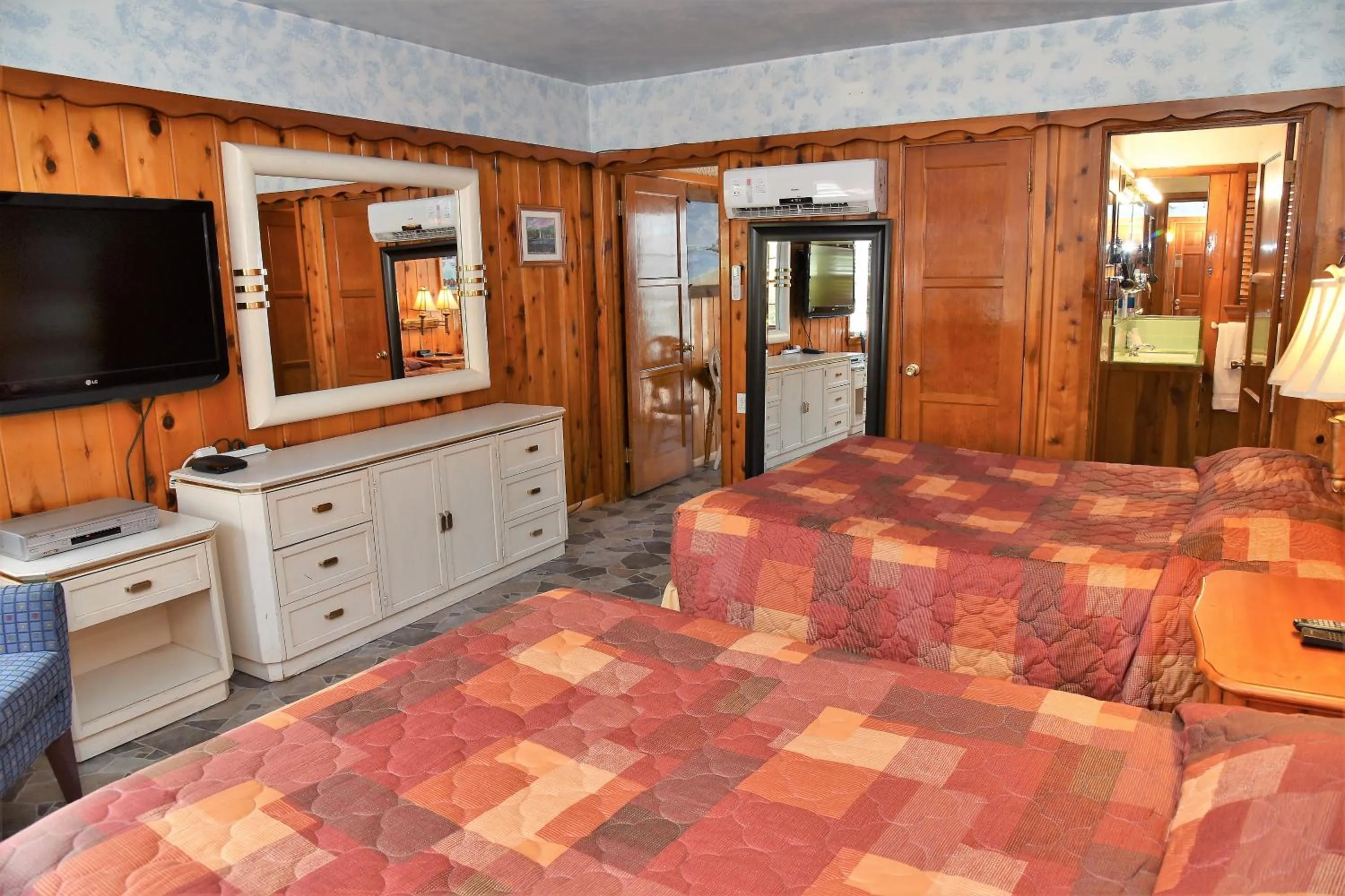 Bed in The Kern Lodge