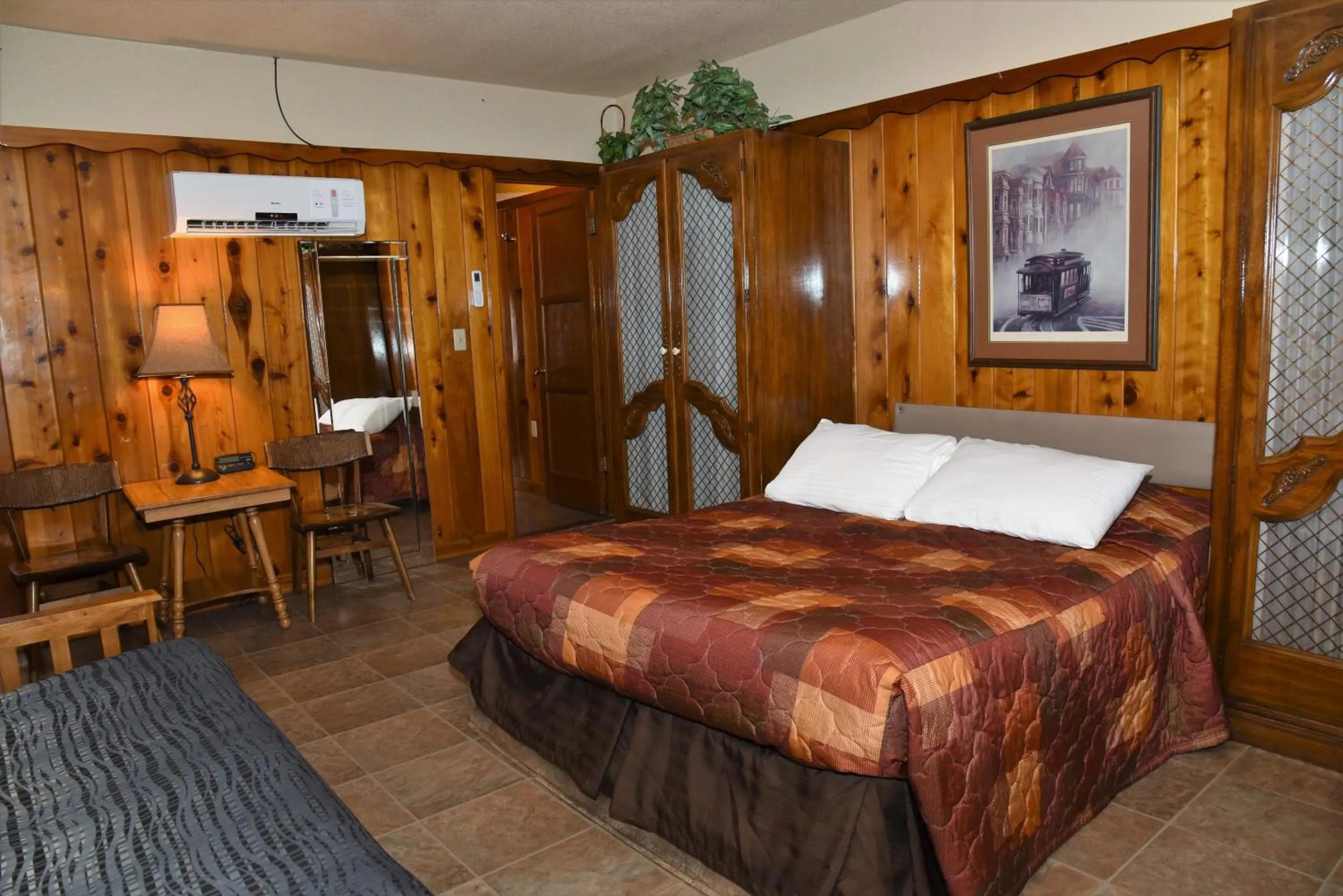 Bed in The Kern Lodge