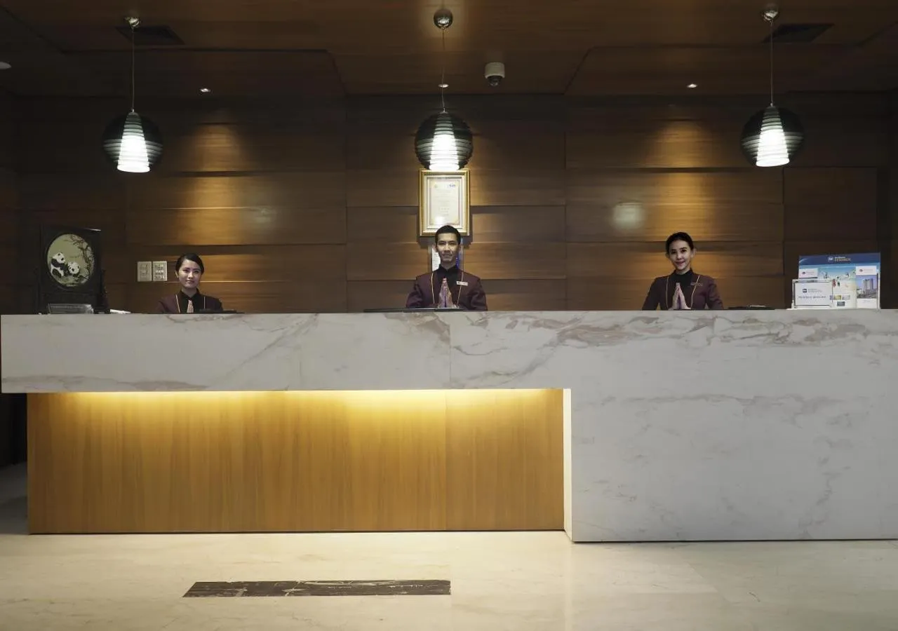 Lobby or reception in Grand Mercure Solo Baru