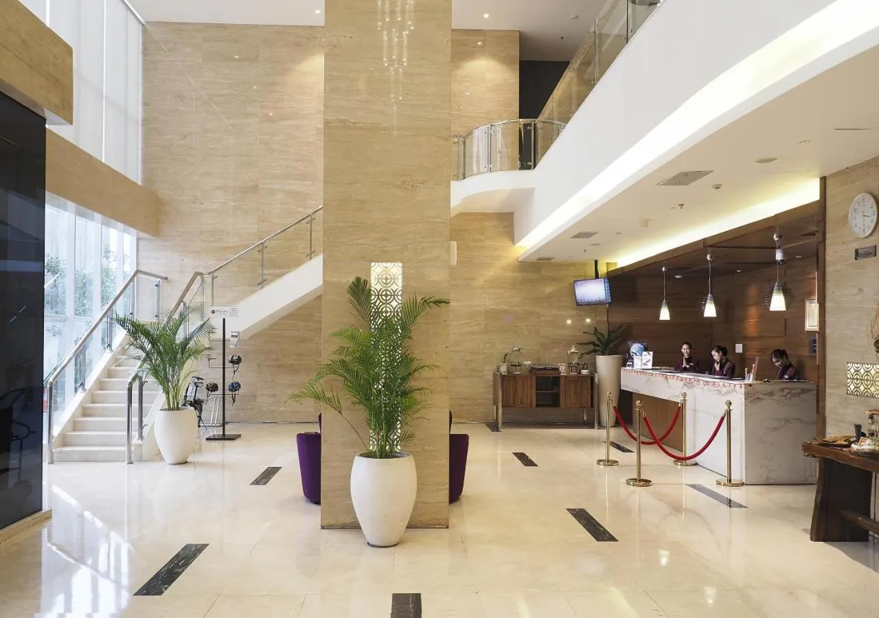 Lobby or reception in Grand Mercure Solo Baru