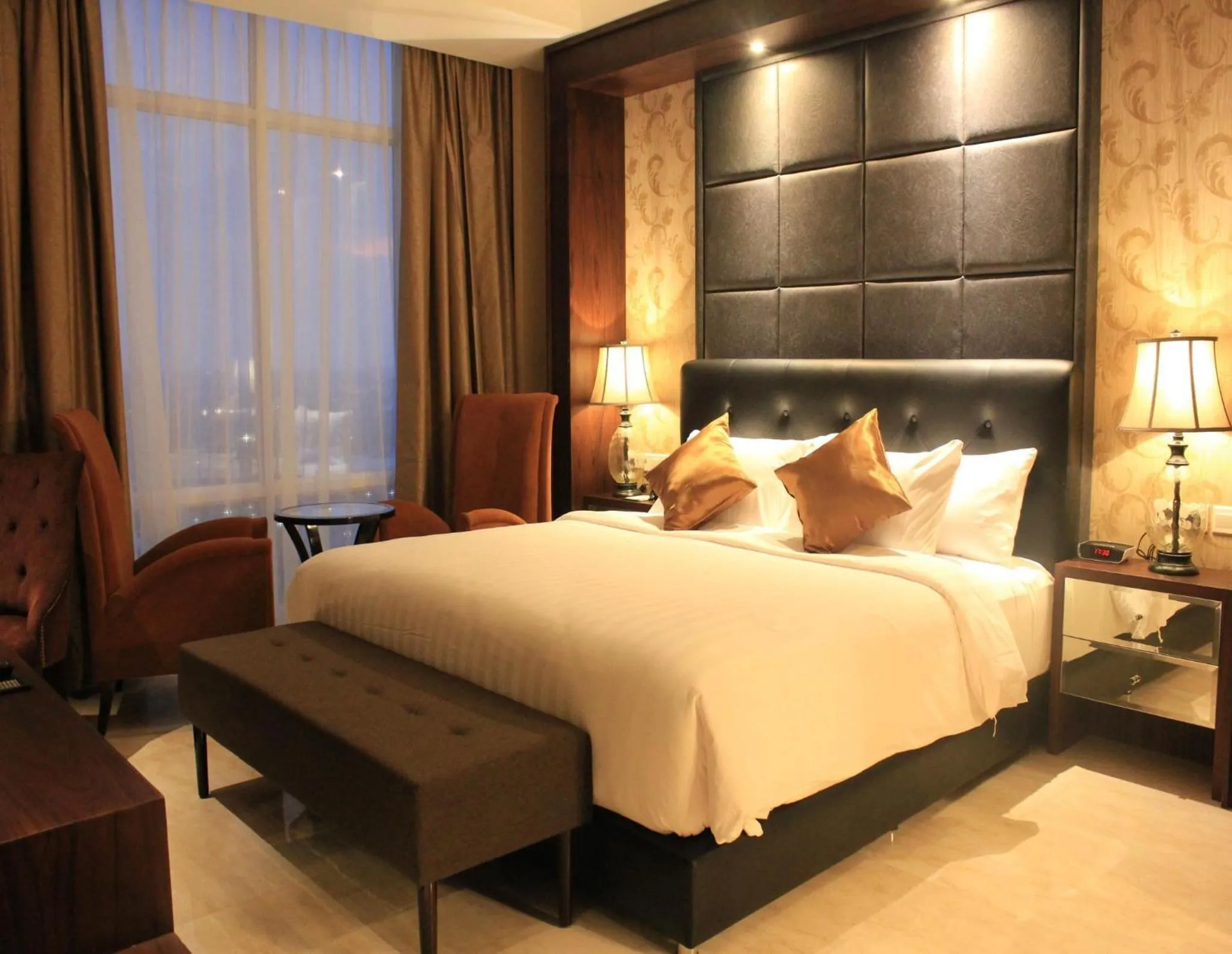Bedroom, Bed in Grand Mercure Solo Baru