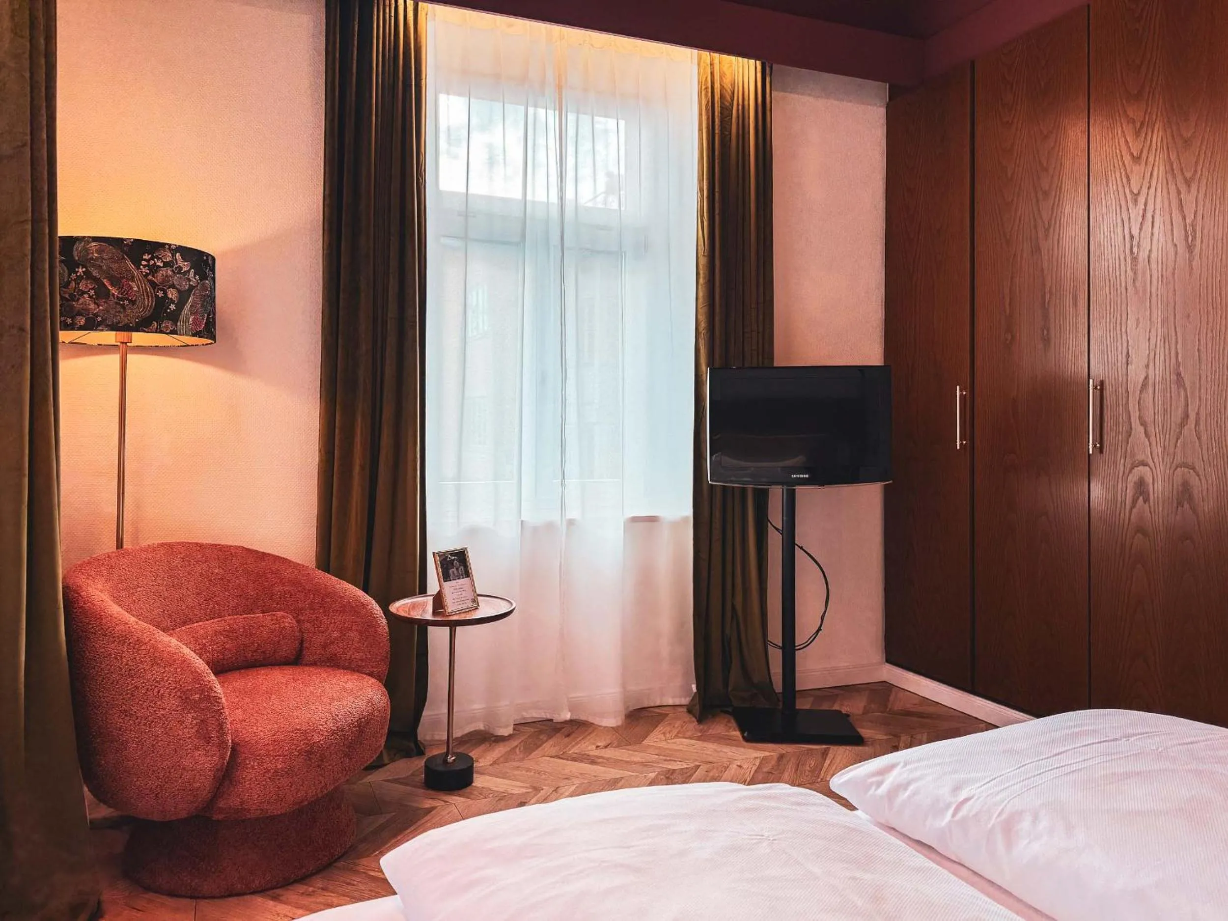 TV and multimedia, Bed in Villa Dora Petit Hôtel