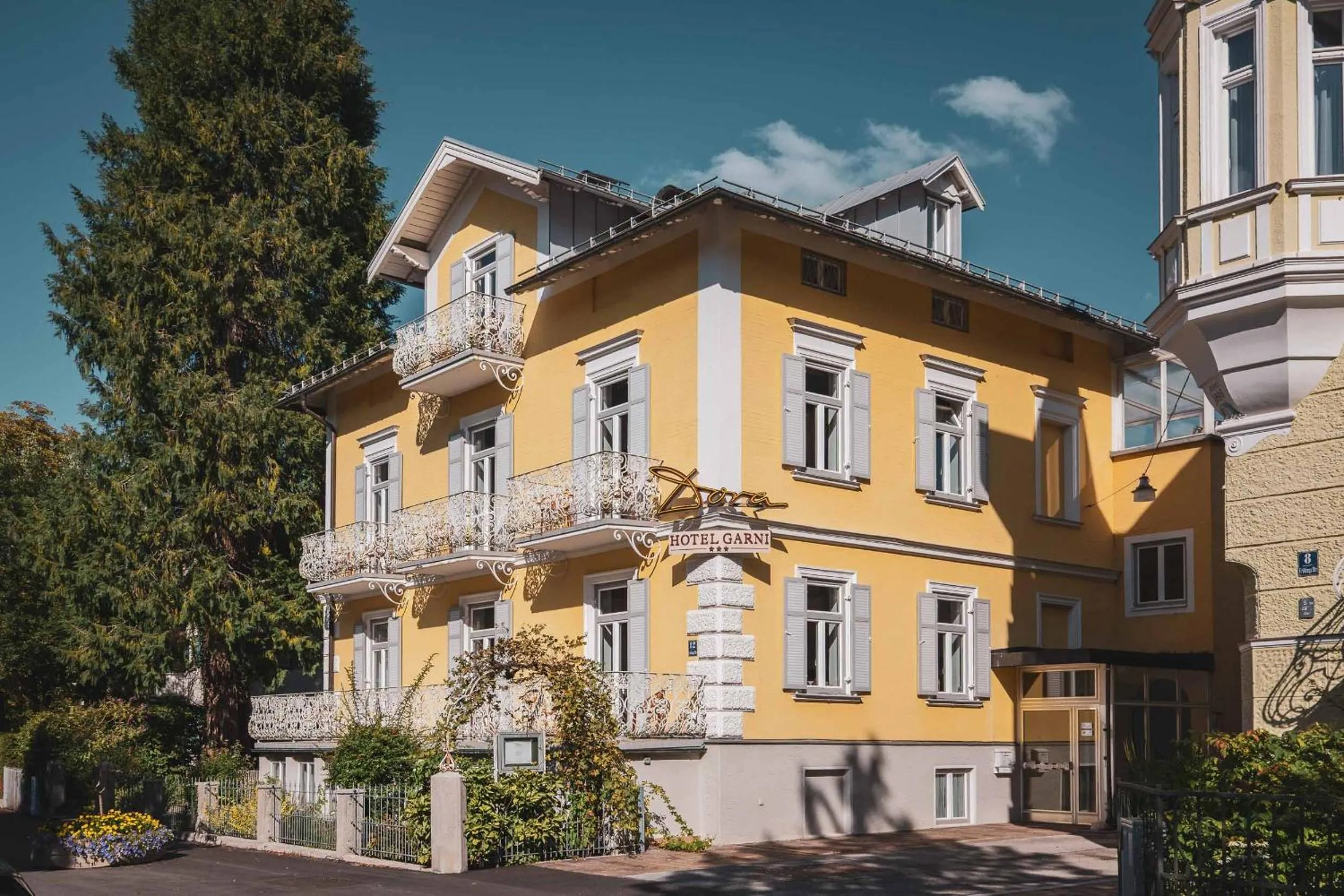Property building in Villa Dora Petit Hôtel