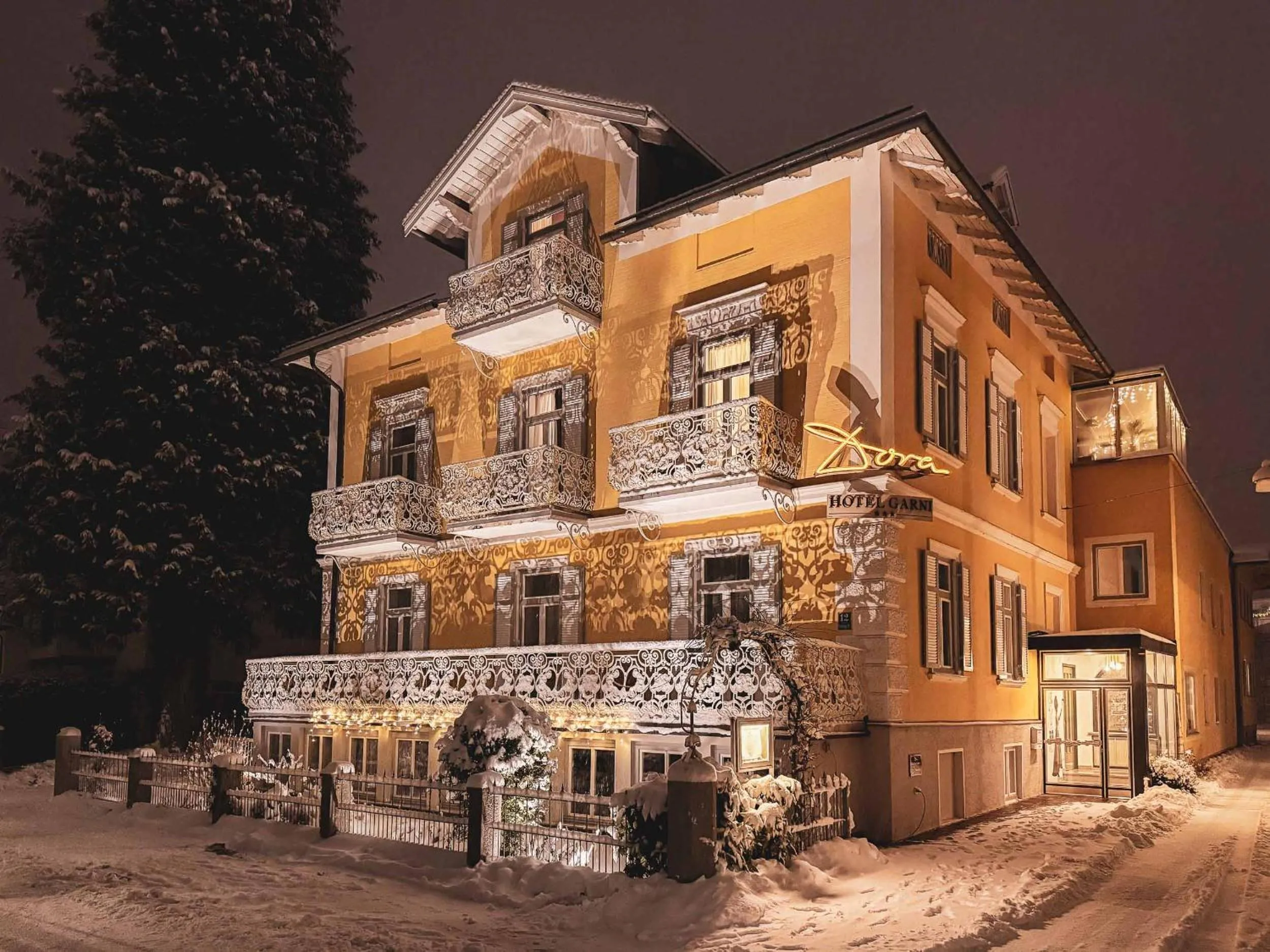 Property building in Villa Dora Petit Hôtel