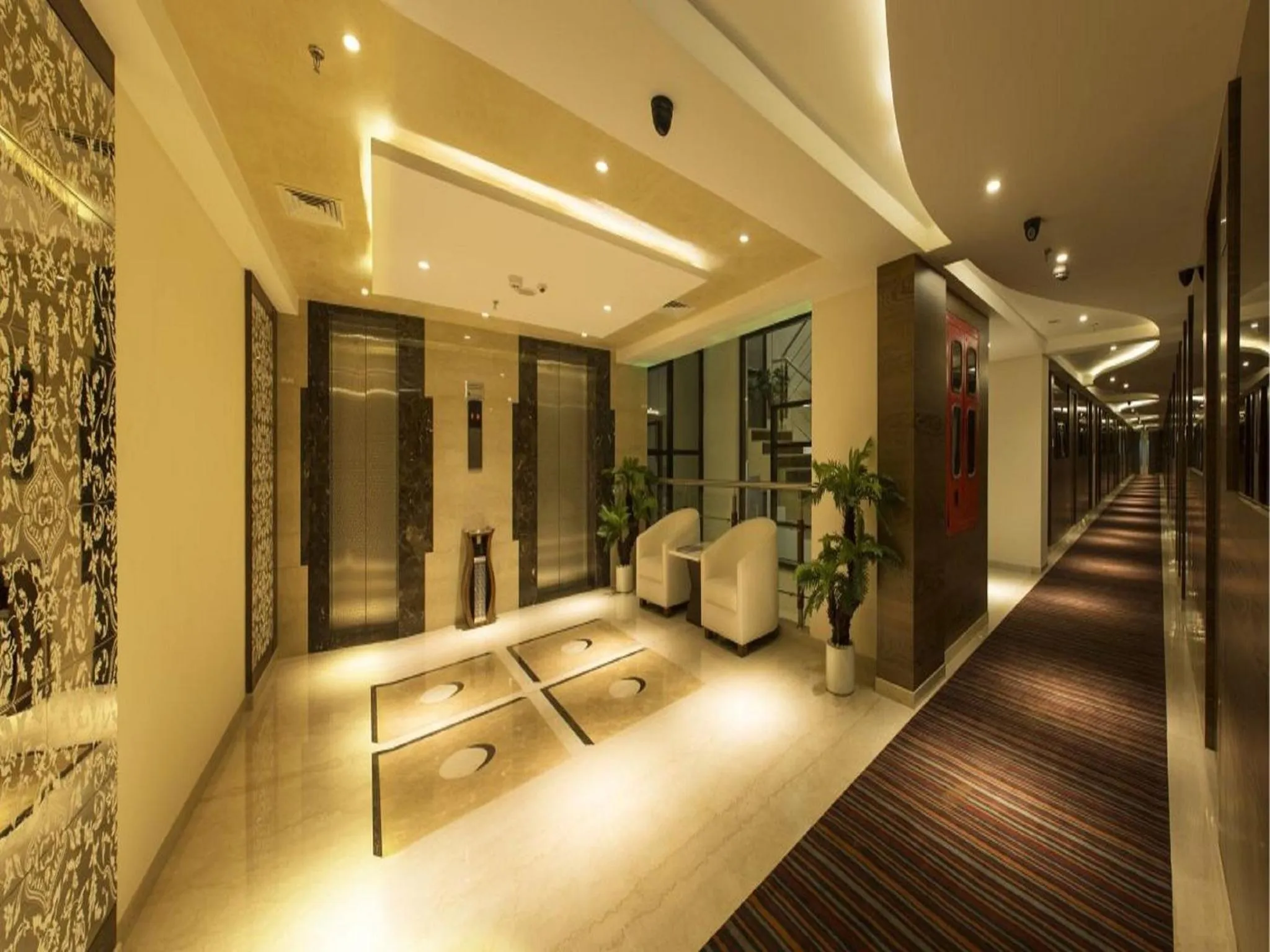 Communal lounge/ TV room in The President Hotel