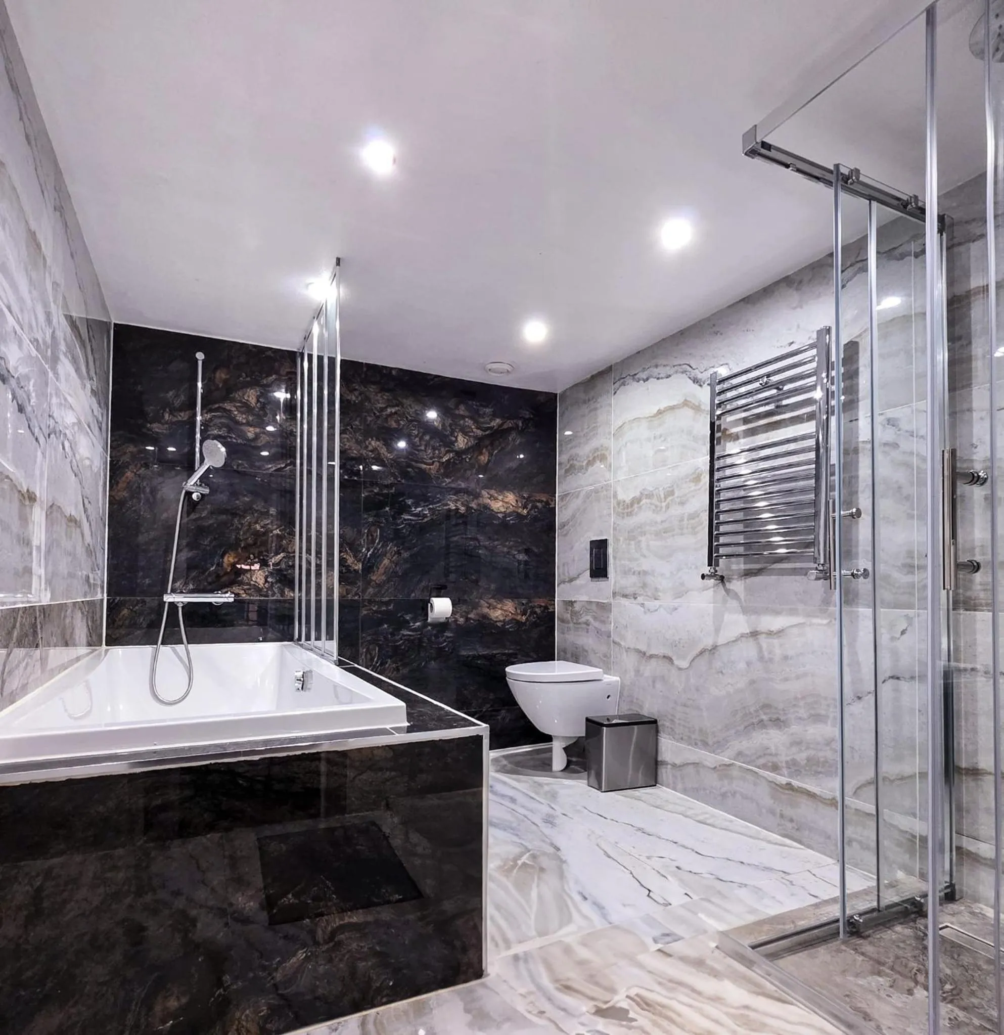 Deluxe Double Room with Bath in The Courtyard Lodge
