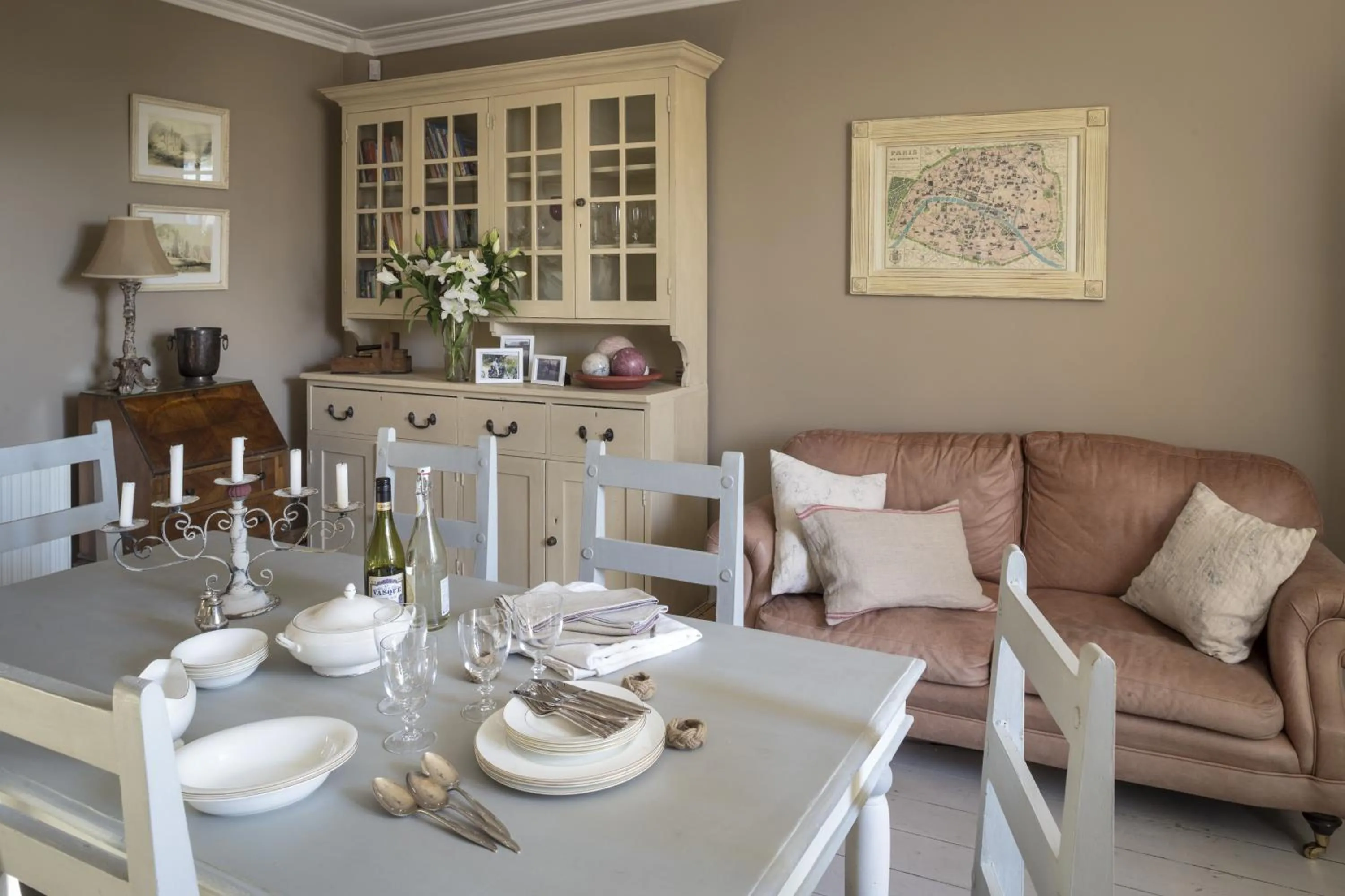 Dining area in Roundhill Farmhouse
