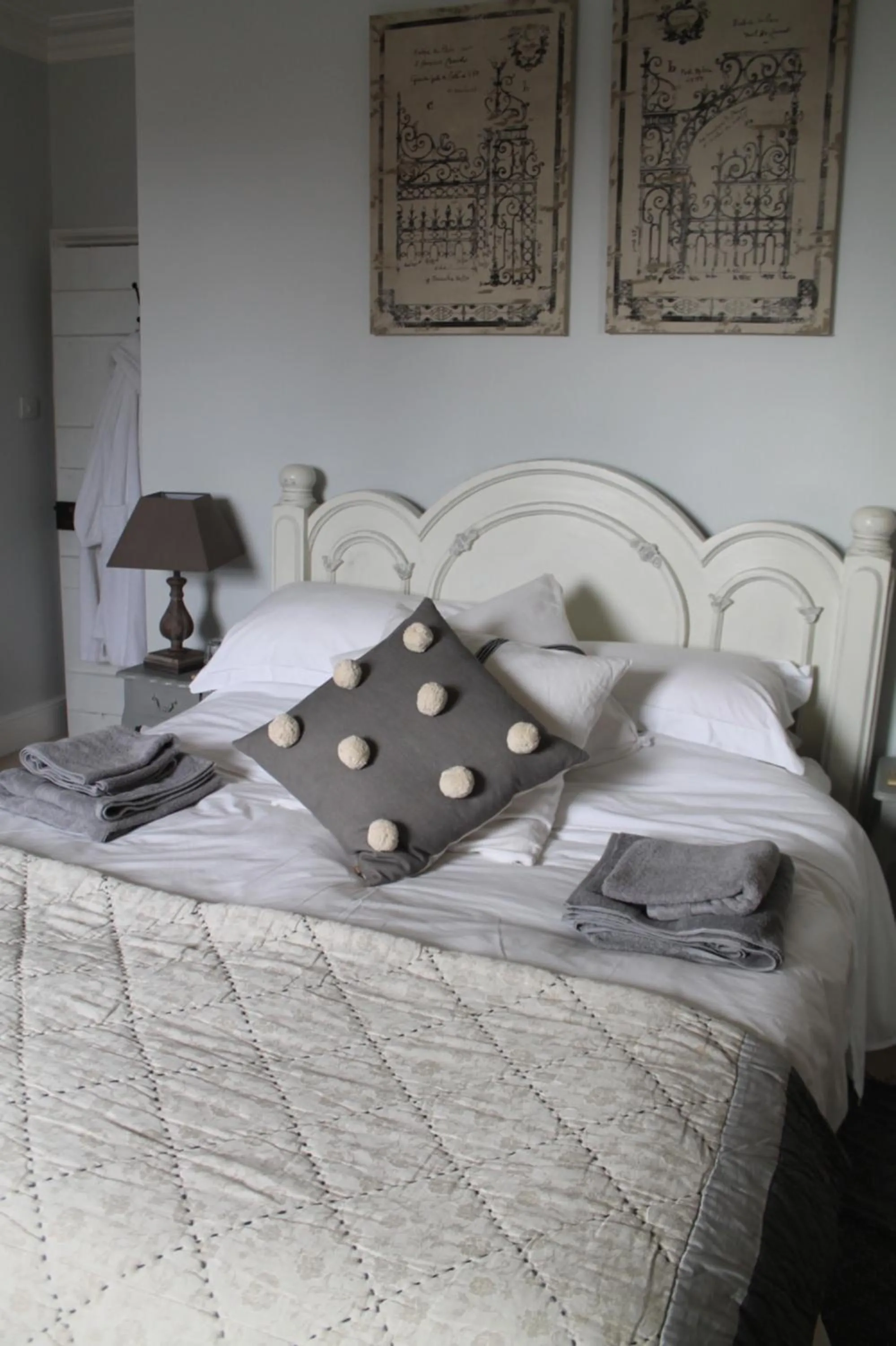 Bed in Roundhill Farmhouse