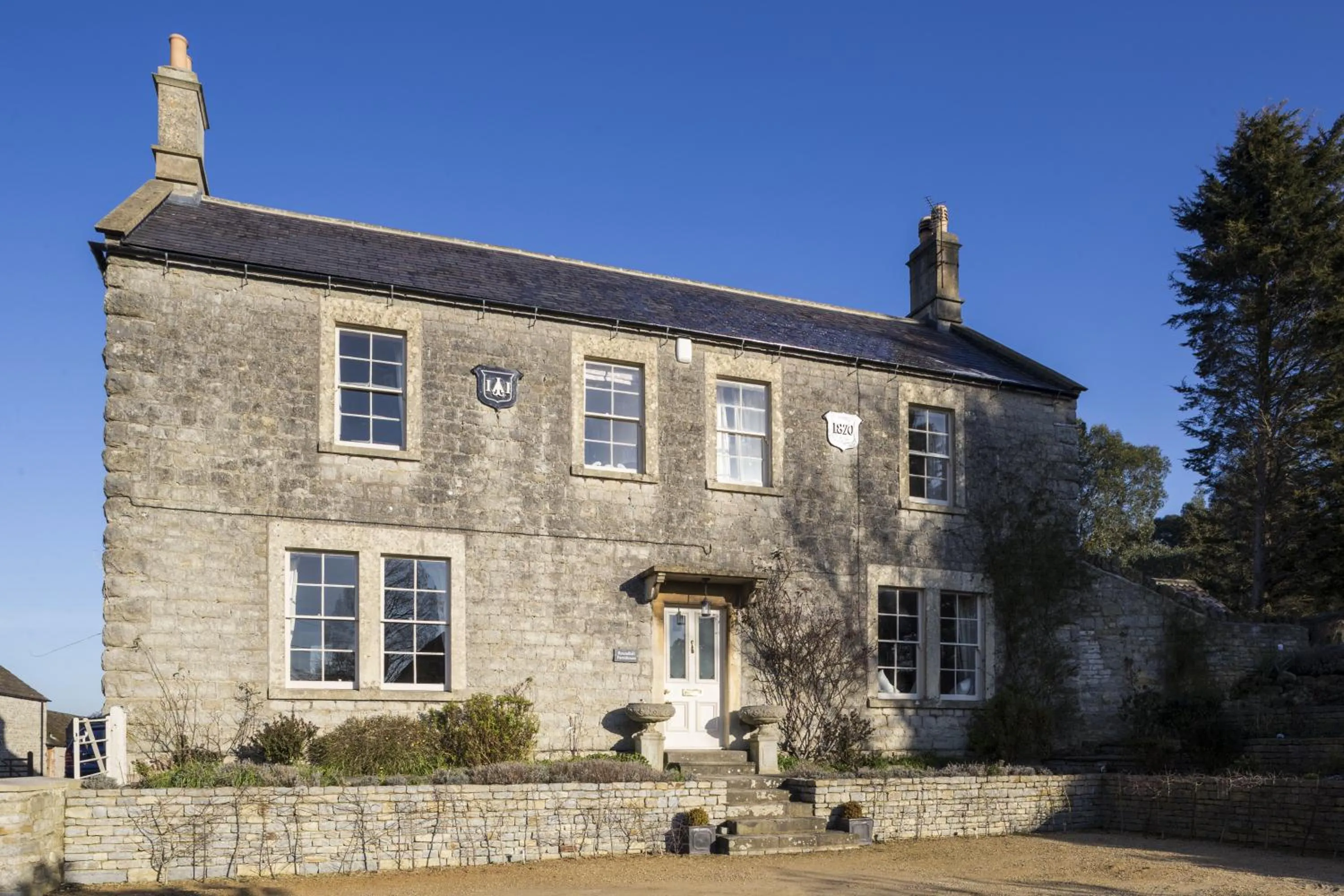 Property building in Roundhill Farmhouse