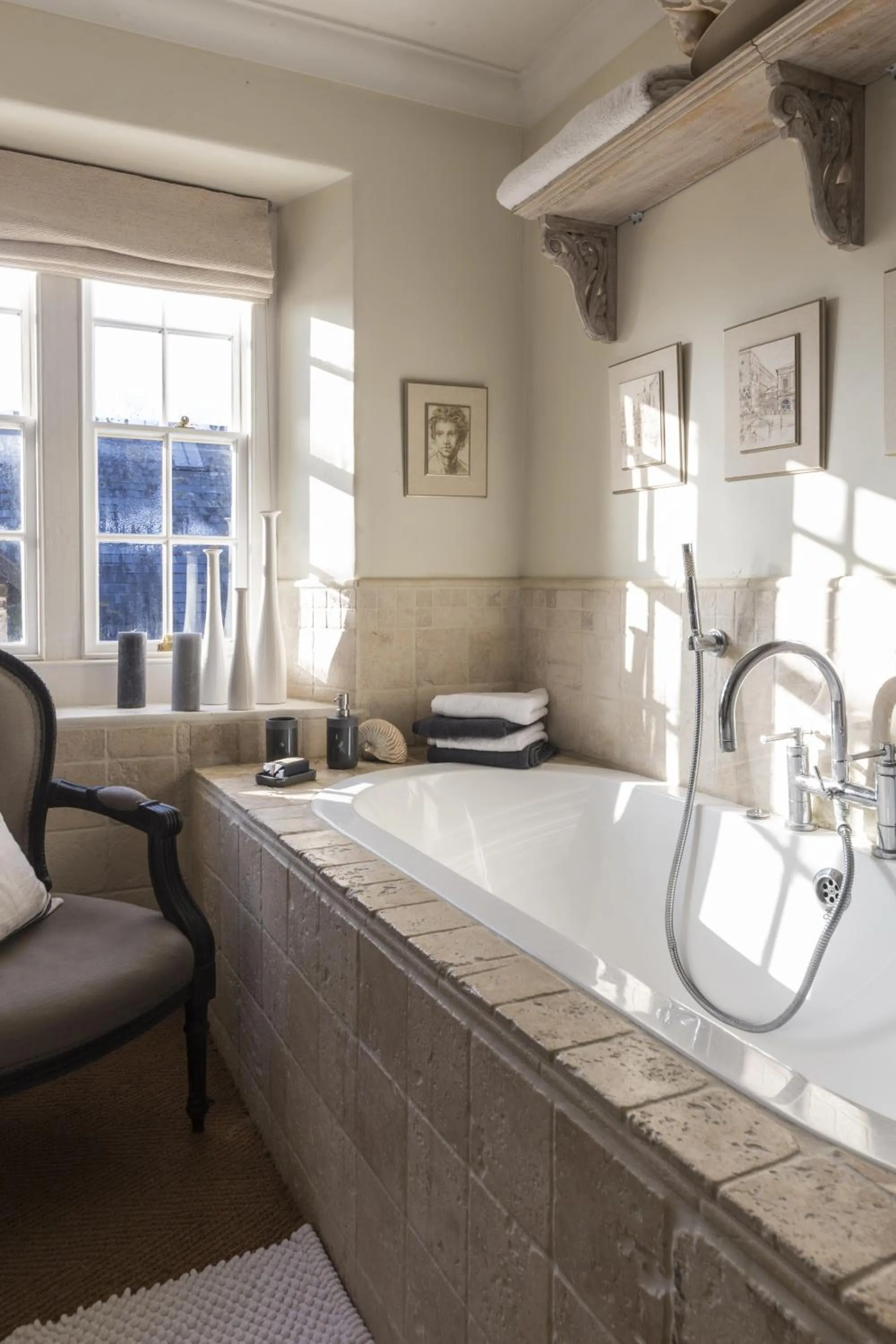 Day in Roundhill Farmhouse