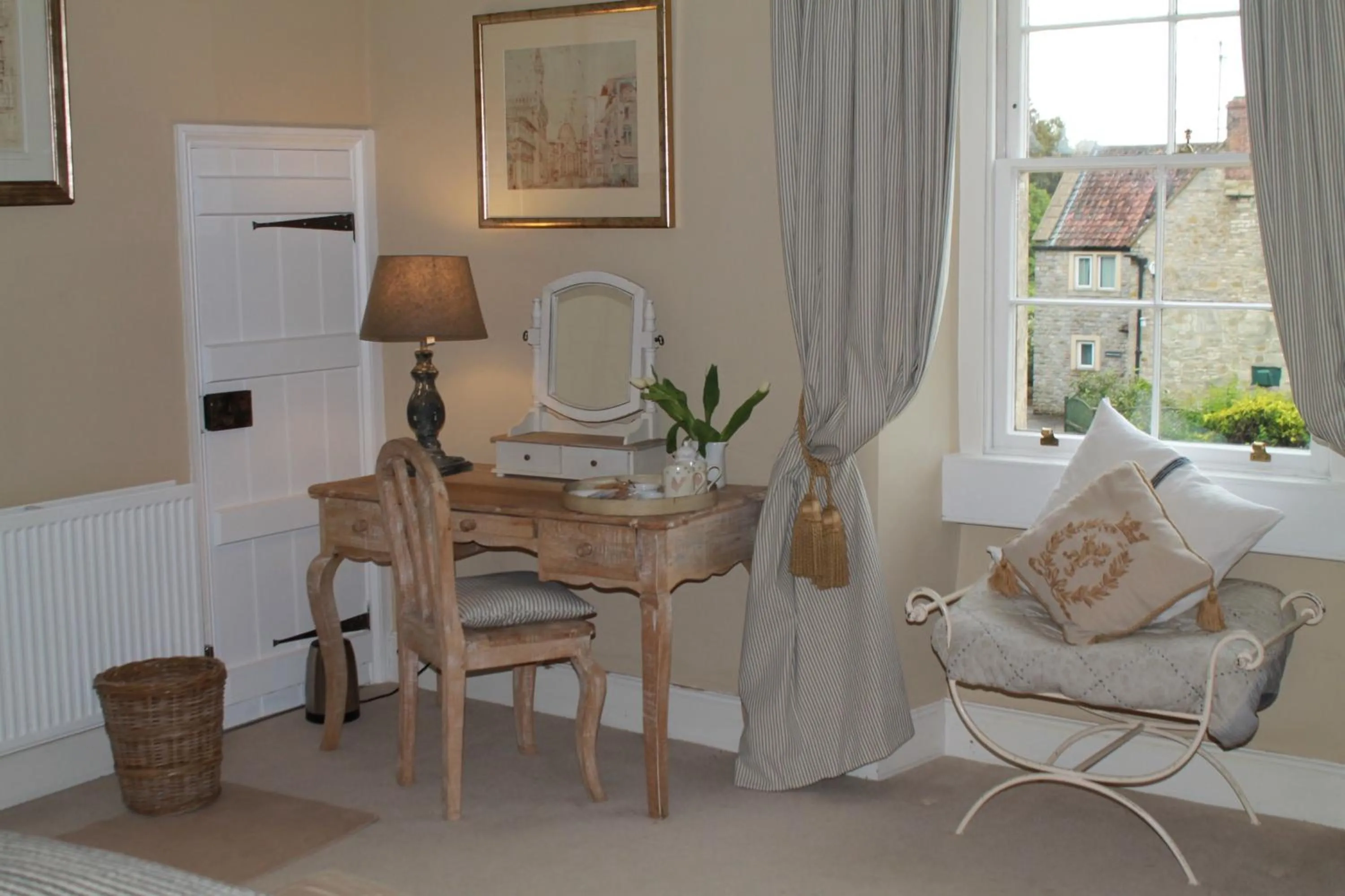 Day in Roundhill Farmhouse