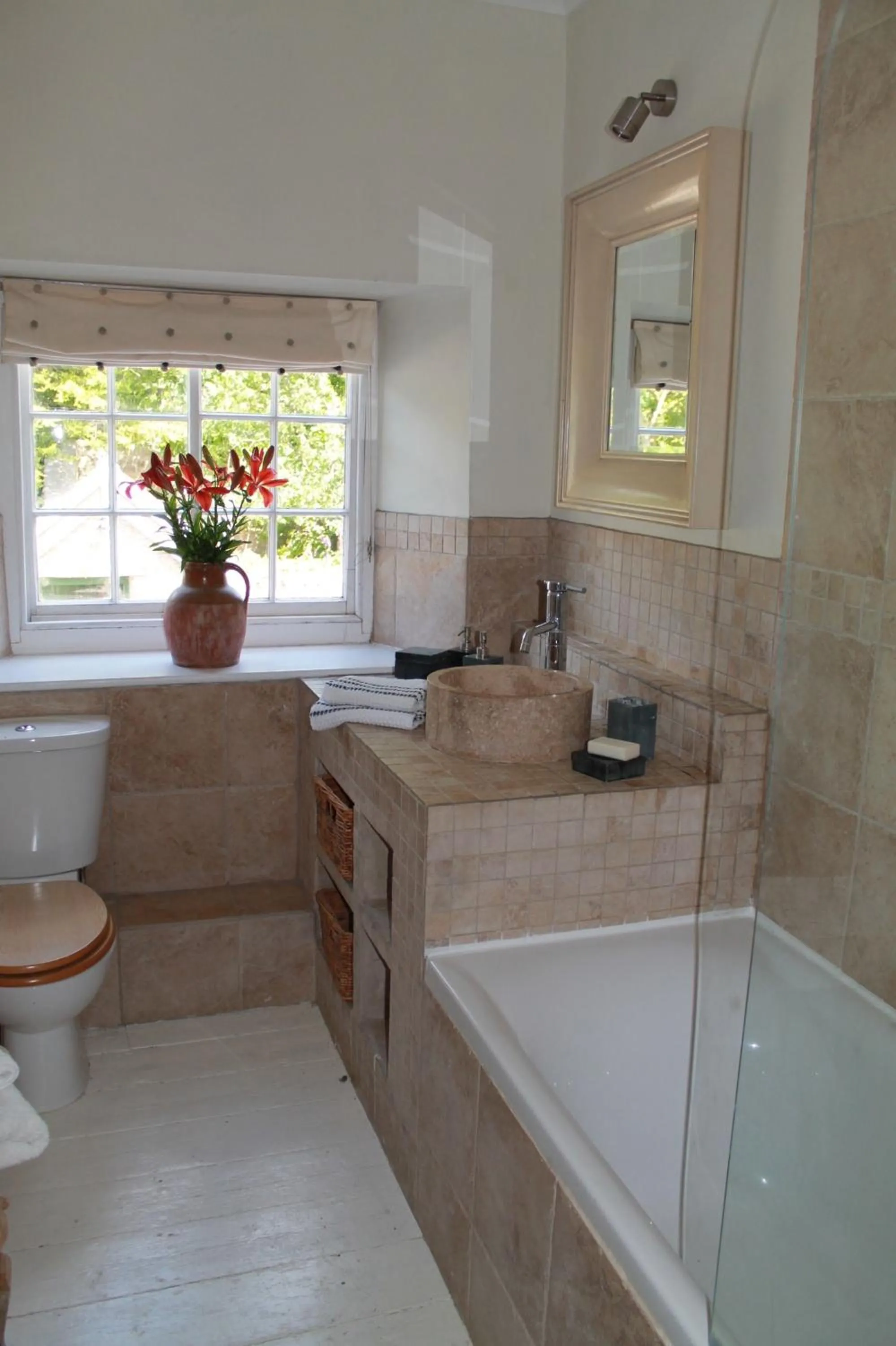 Day in Roundhill Farmhouse