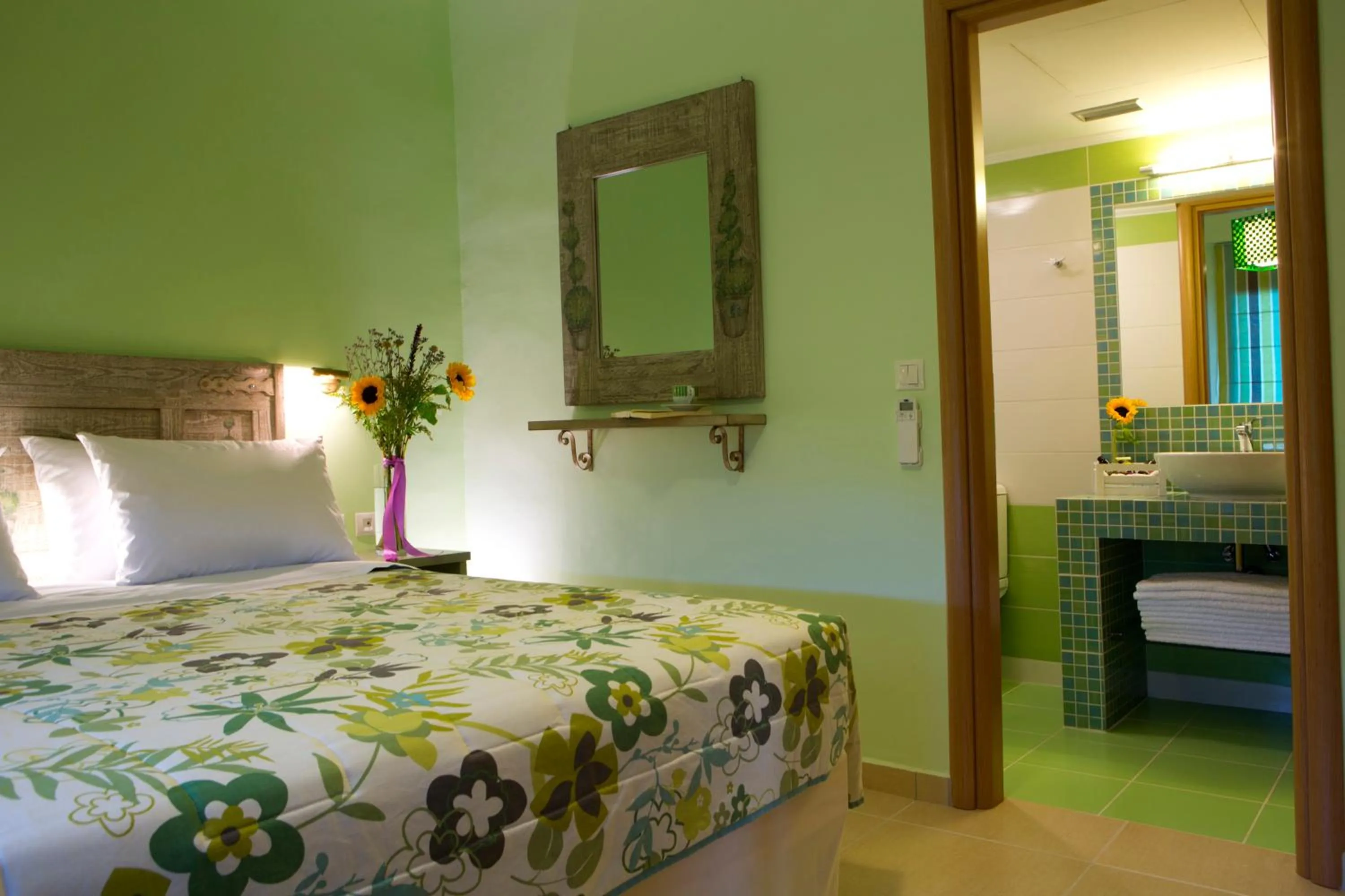 Bathroom, Bed in Exanthia Villas