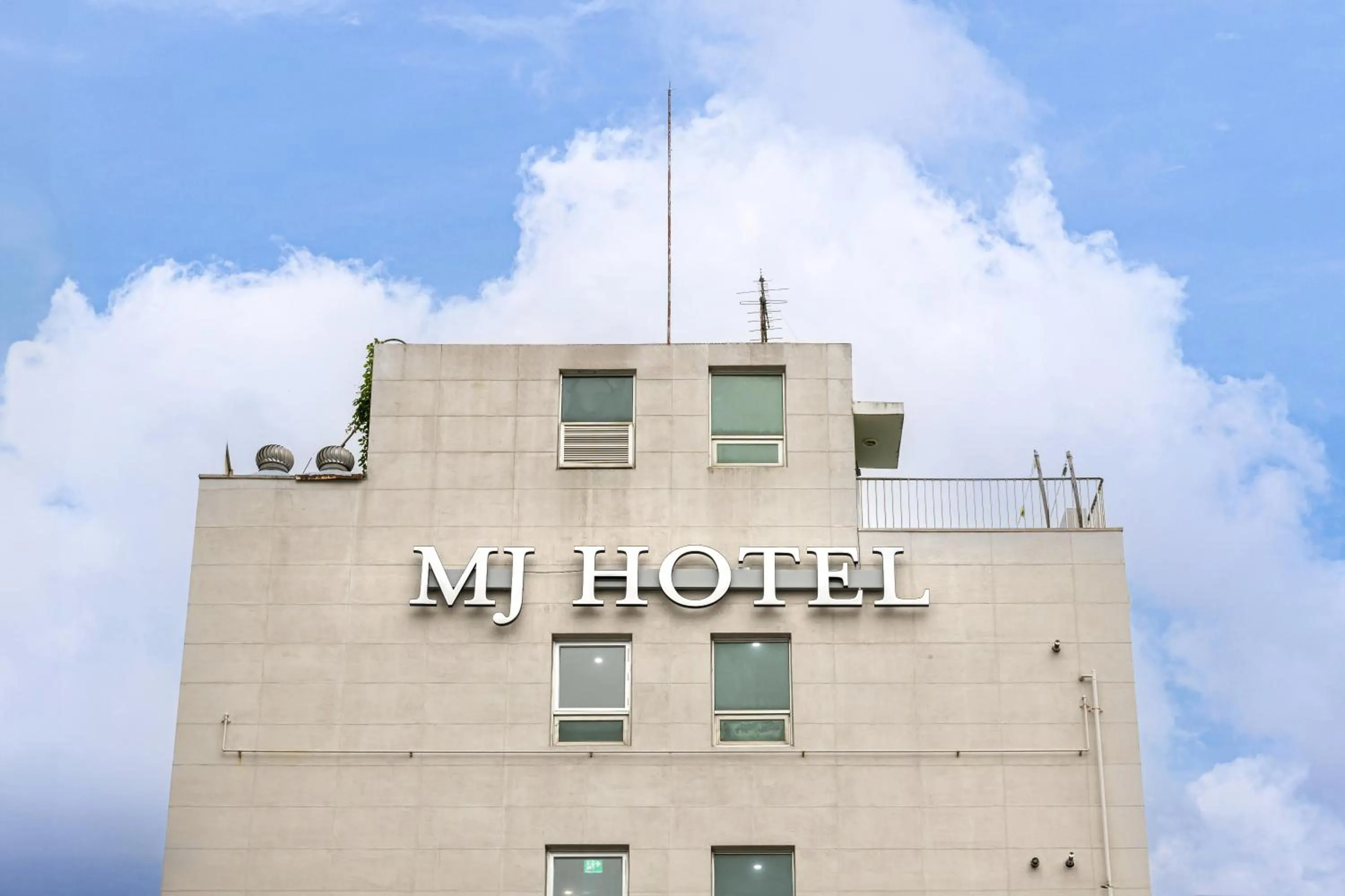 Facade/entrance in MJ Hotel Jongno