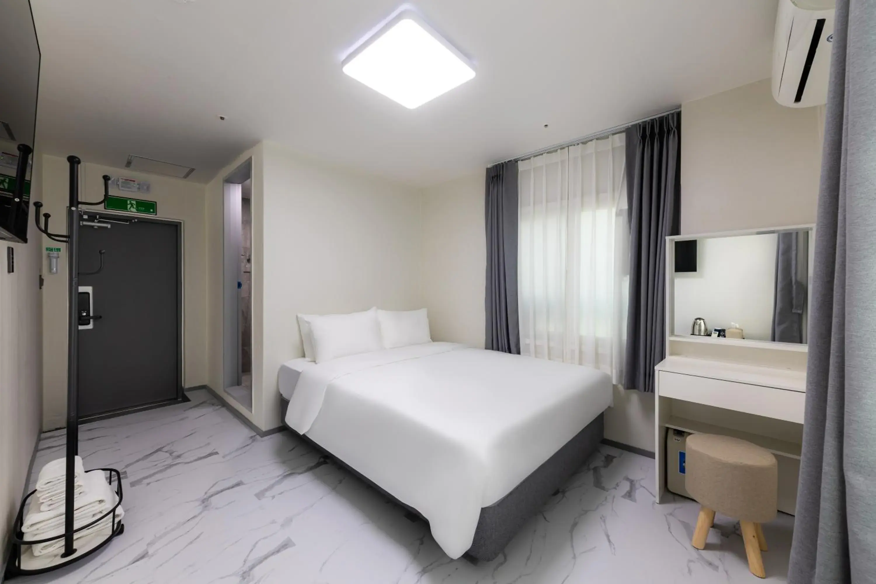 Photo of the whole room, Bed in MJ Hotel Jongno Photo of the whole room, Bed in MJ Hotel Jongno