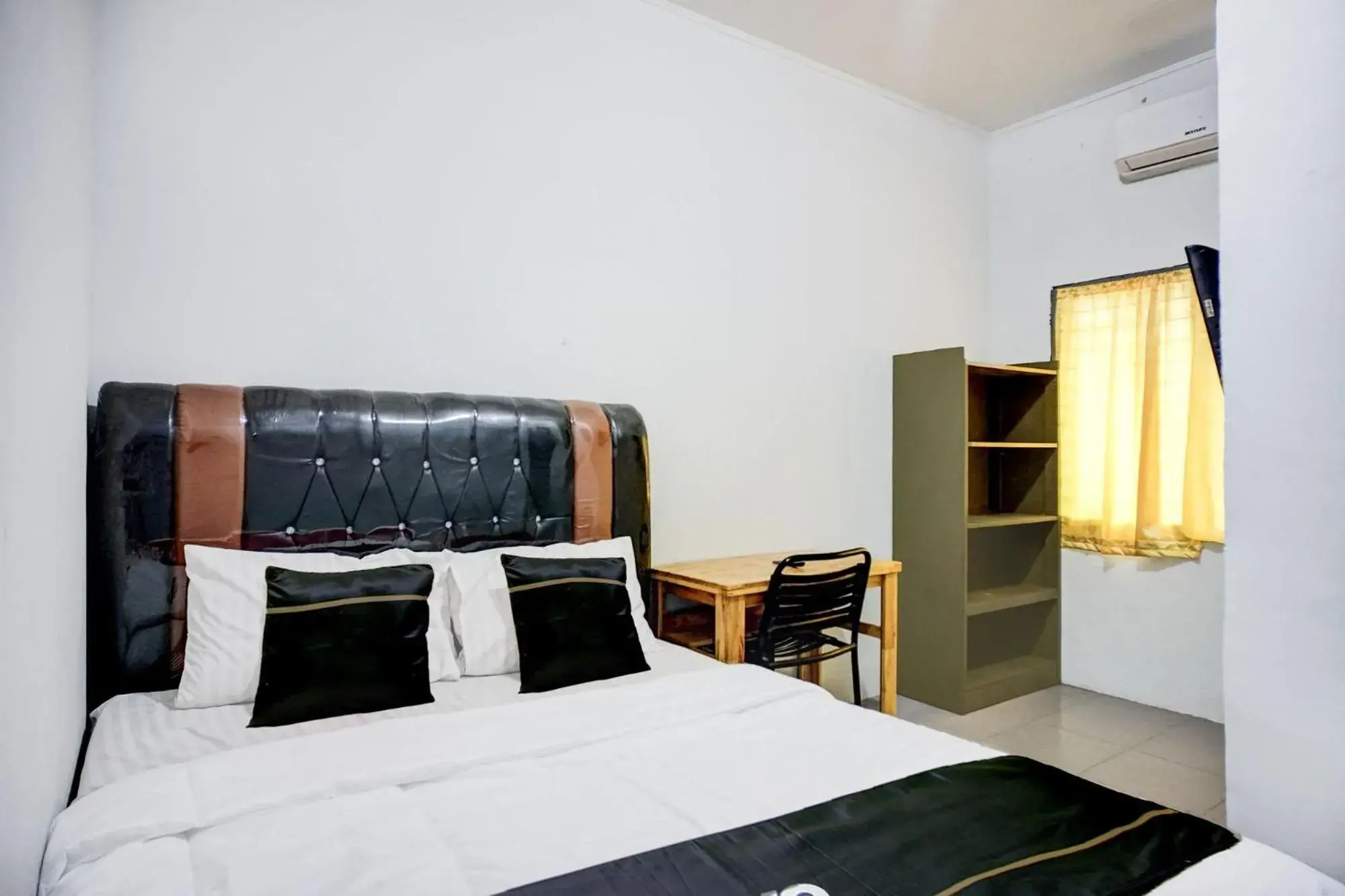 Standard Double Room in Hotel O Medan near Universitas Sumatera Utara formerly Surya Residence 2 Standard Double Room in Hotel O Medan near Universitas Sumatera Utara formerly Surya Residence 2