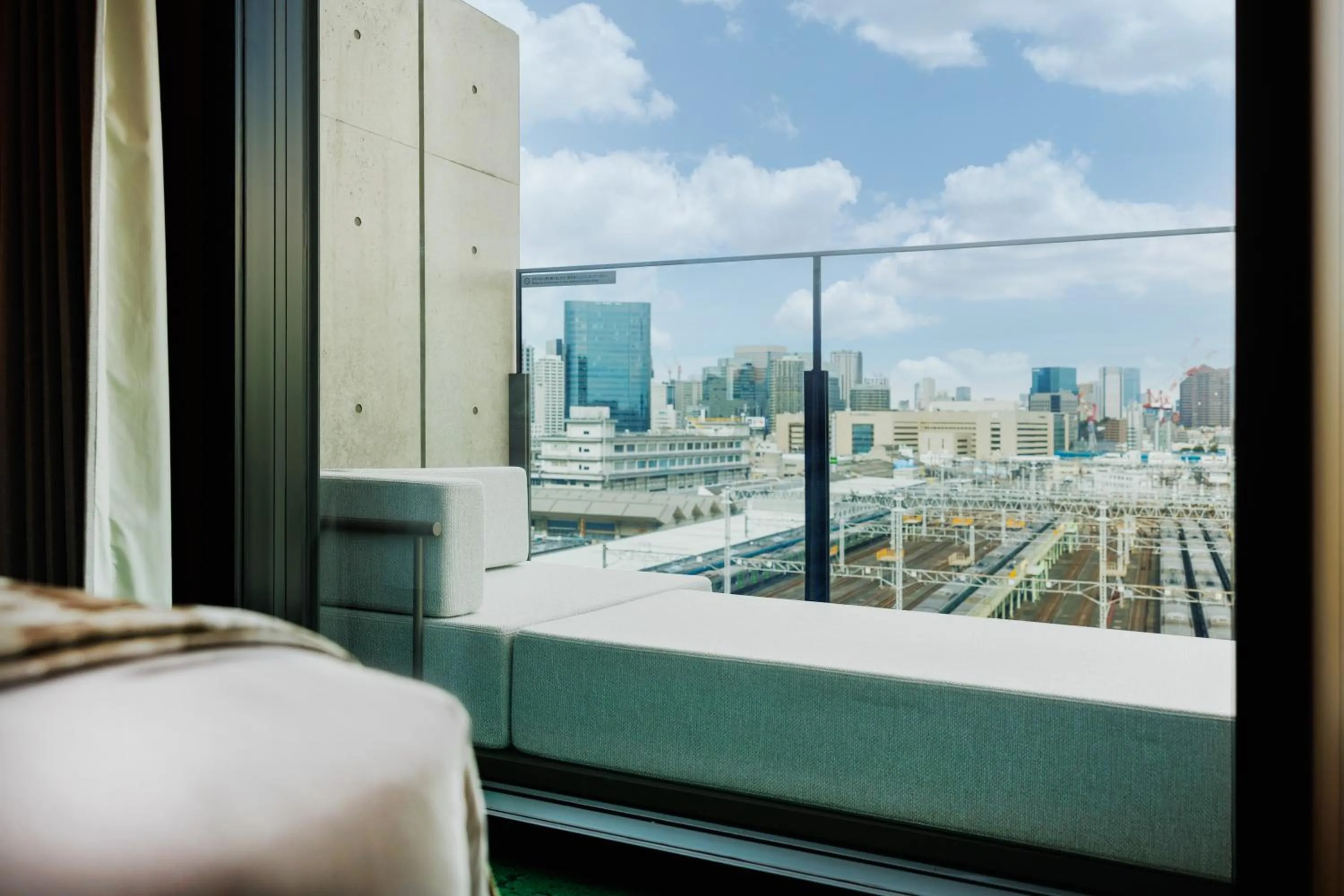 View (from property/room), Bed in HOTEL METROPOLITAN OIMACHI TRACKS Tokyo