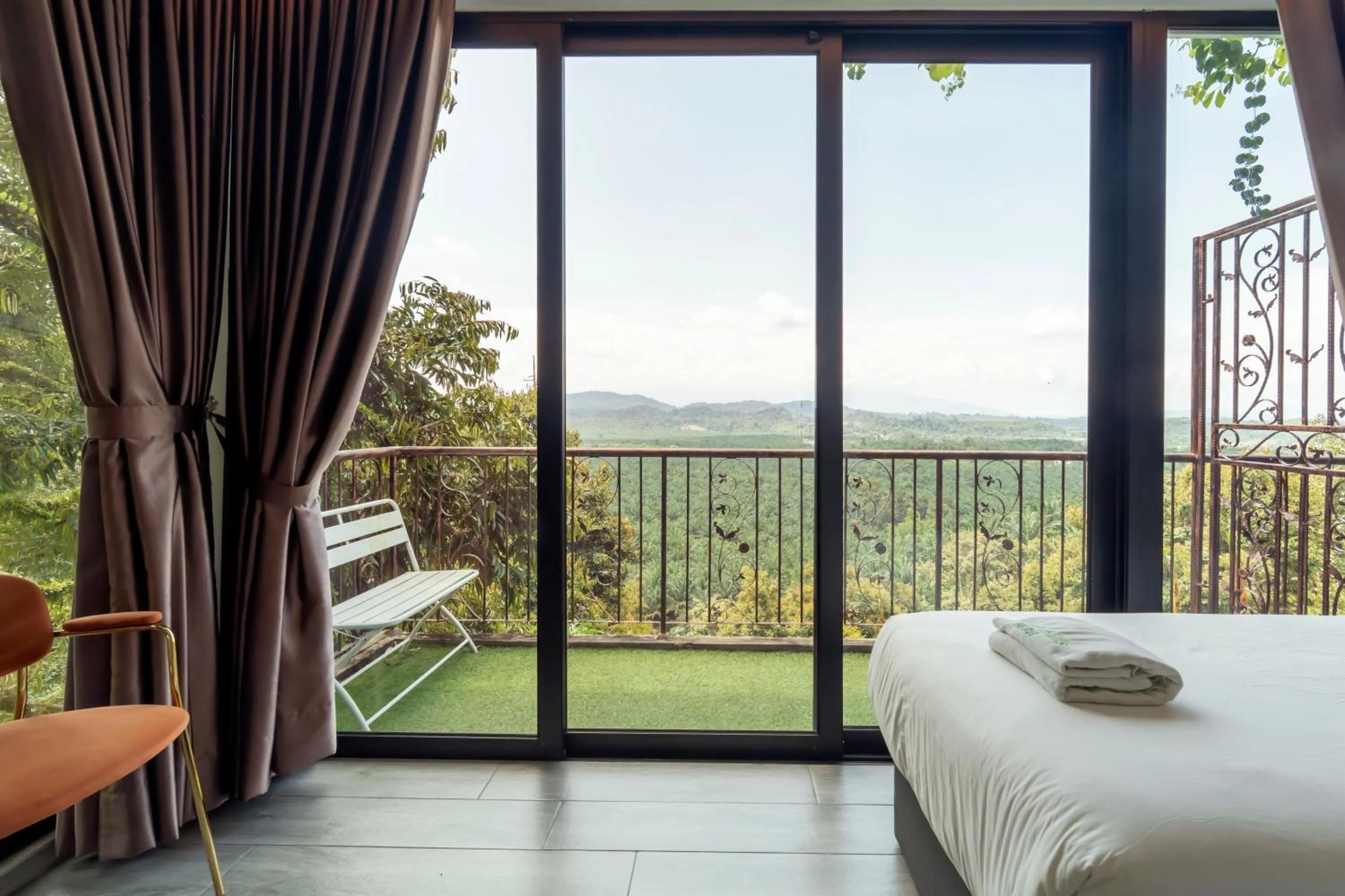 Spring, Bed in Bilut Hills Eco Resort