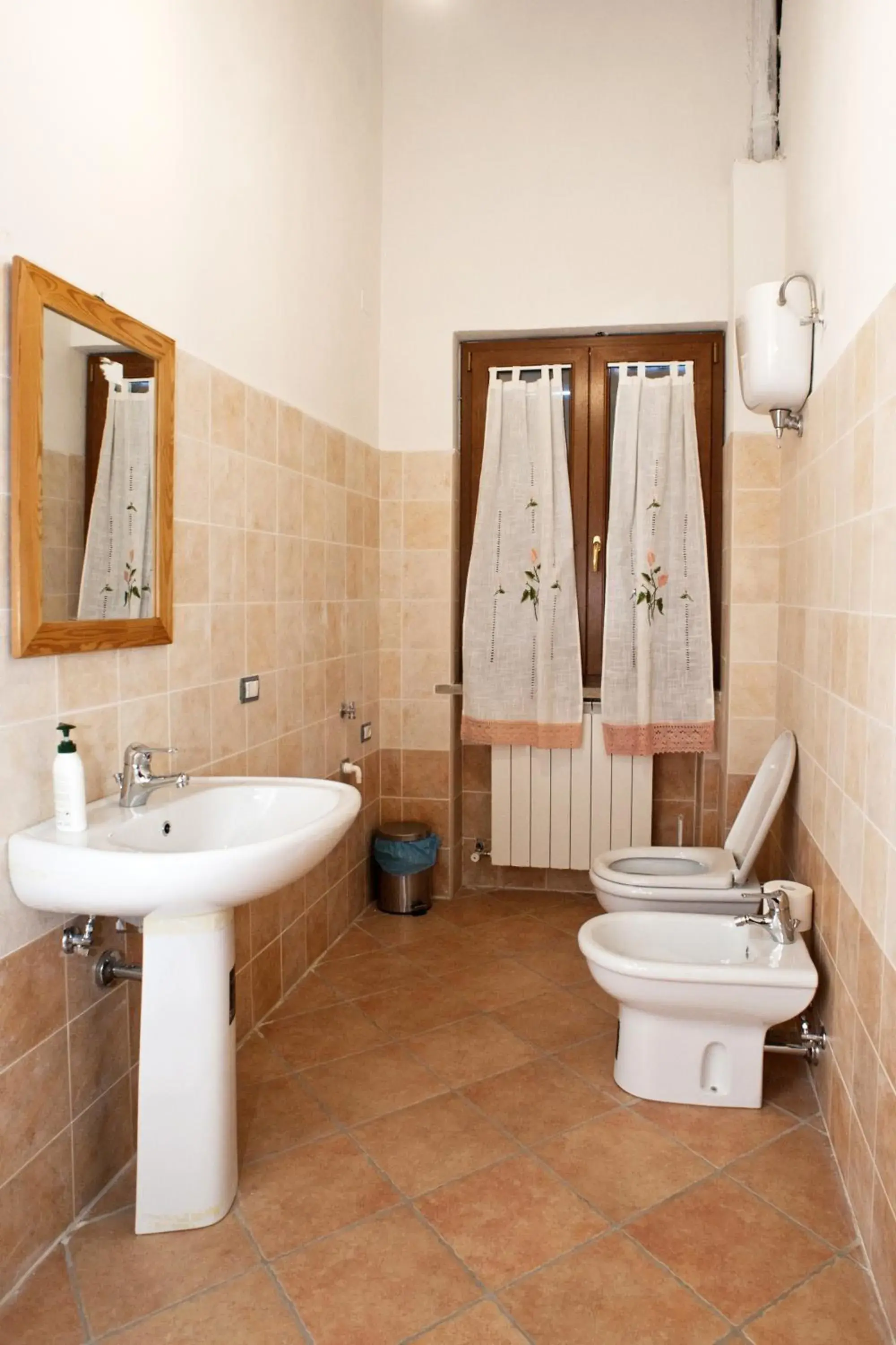 Large Double Room in agriturismo villaggio green Large Double Room in agriturismo villaggio green