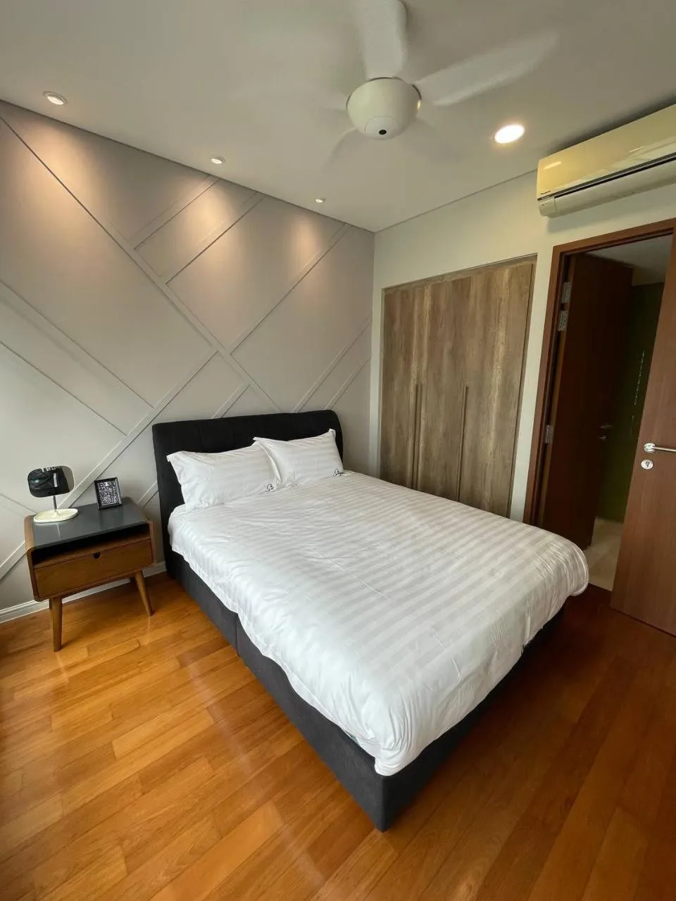 Bed in Sky Suites KLCC by Easy Nap