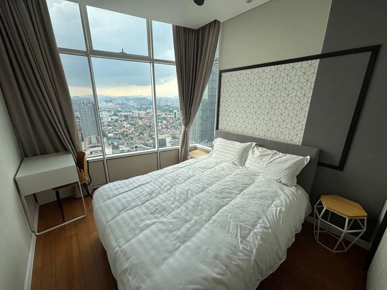 Bed in Sky Suites KLCC by Easy Nap