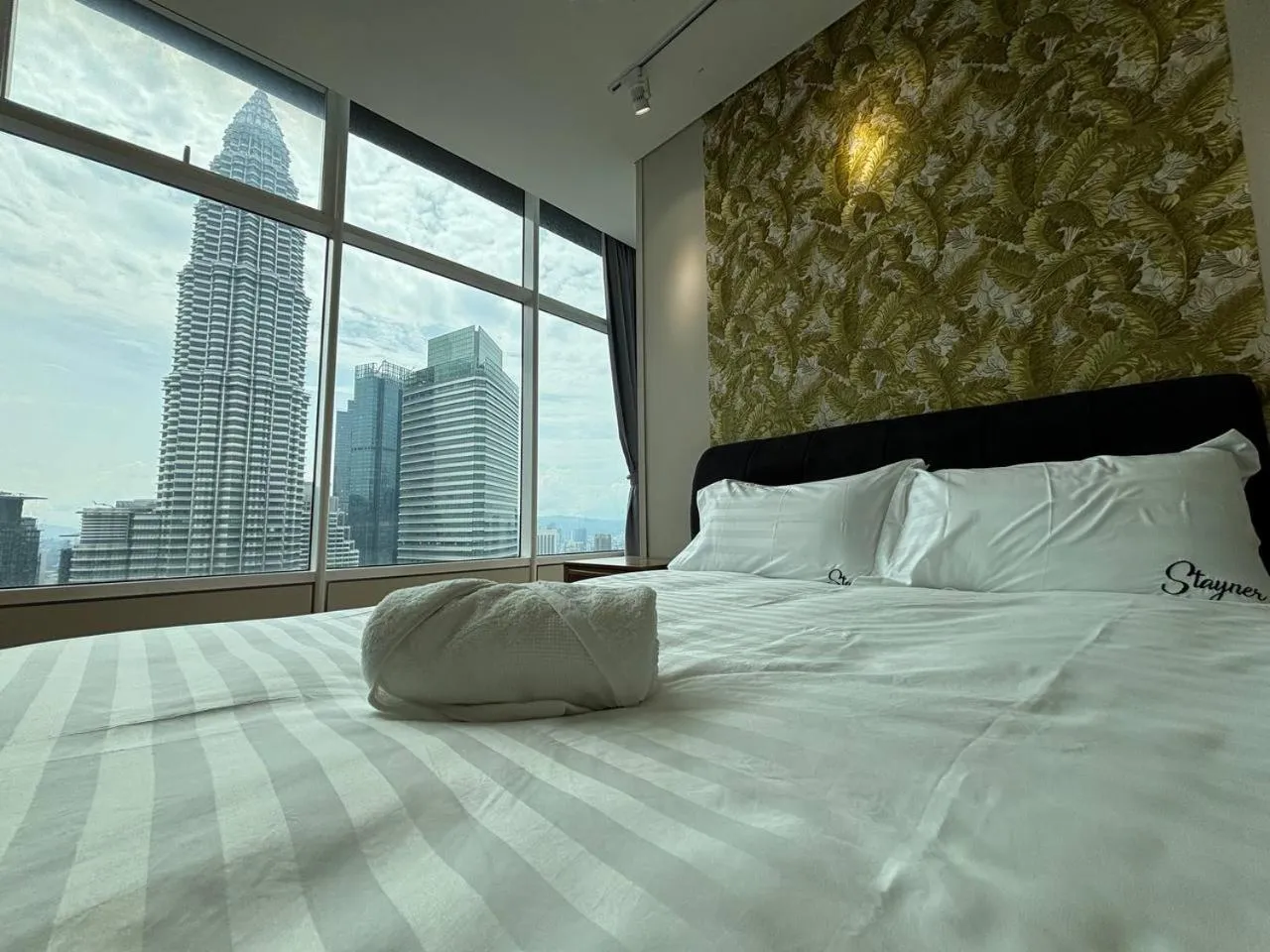 Bed in Sky Suites KLCC by Easy Nap