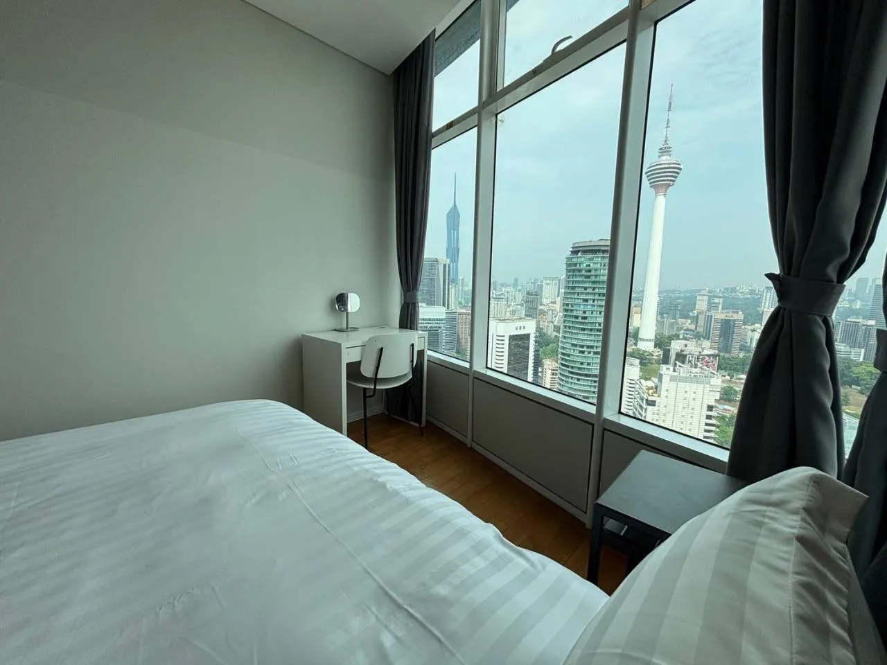Bed in Sky Suites KLCC by Easy Nap