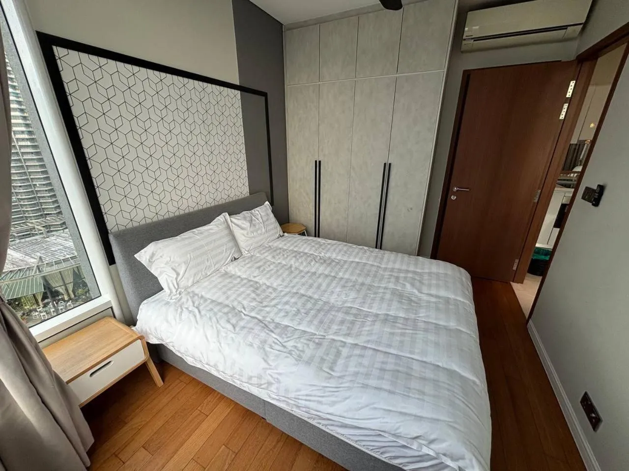 Bed in Sky Suites KLCC by Easy Nap