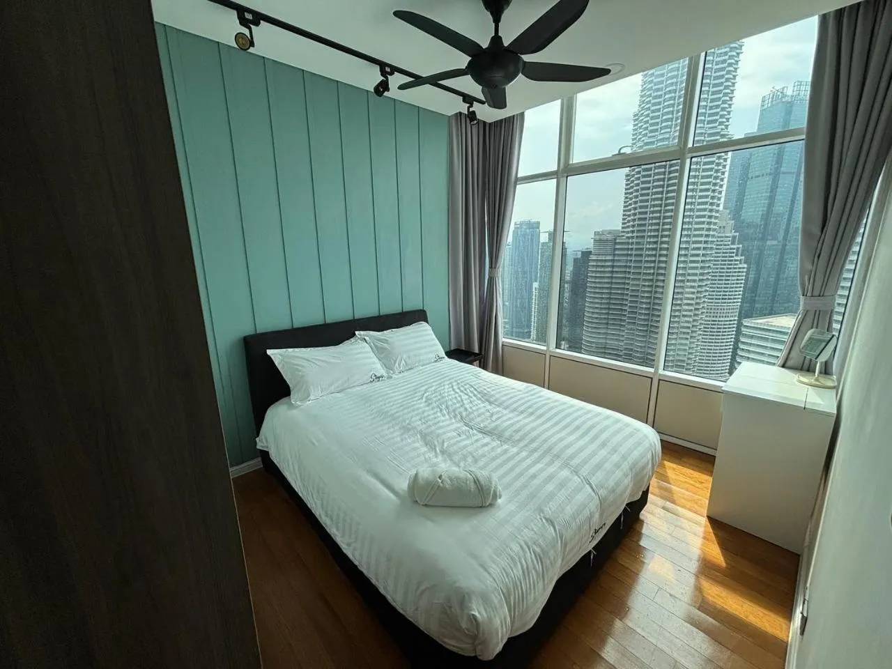 Bed in Sky Suites KLCC by Easy Nap