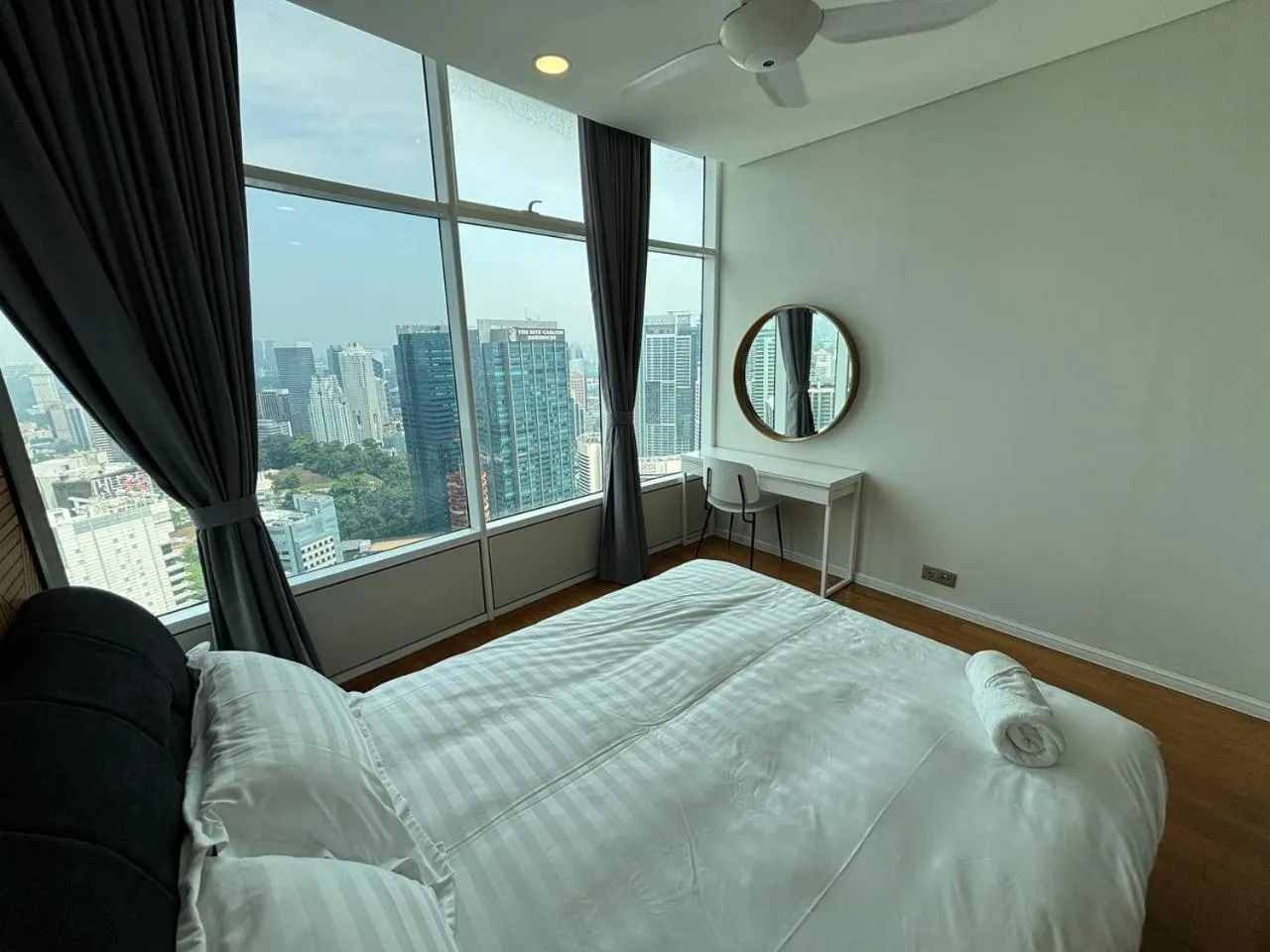 Bed in Sky Suites KLCC by Easy Nap