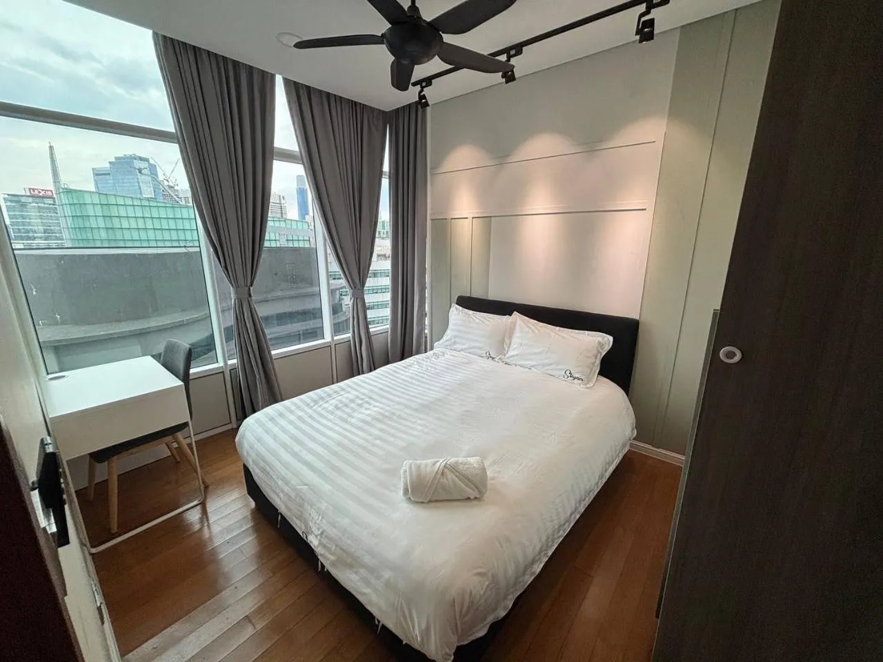 Bed in Sky Suites KLCC by Easy Nap