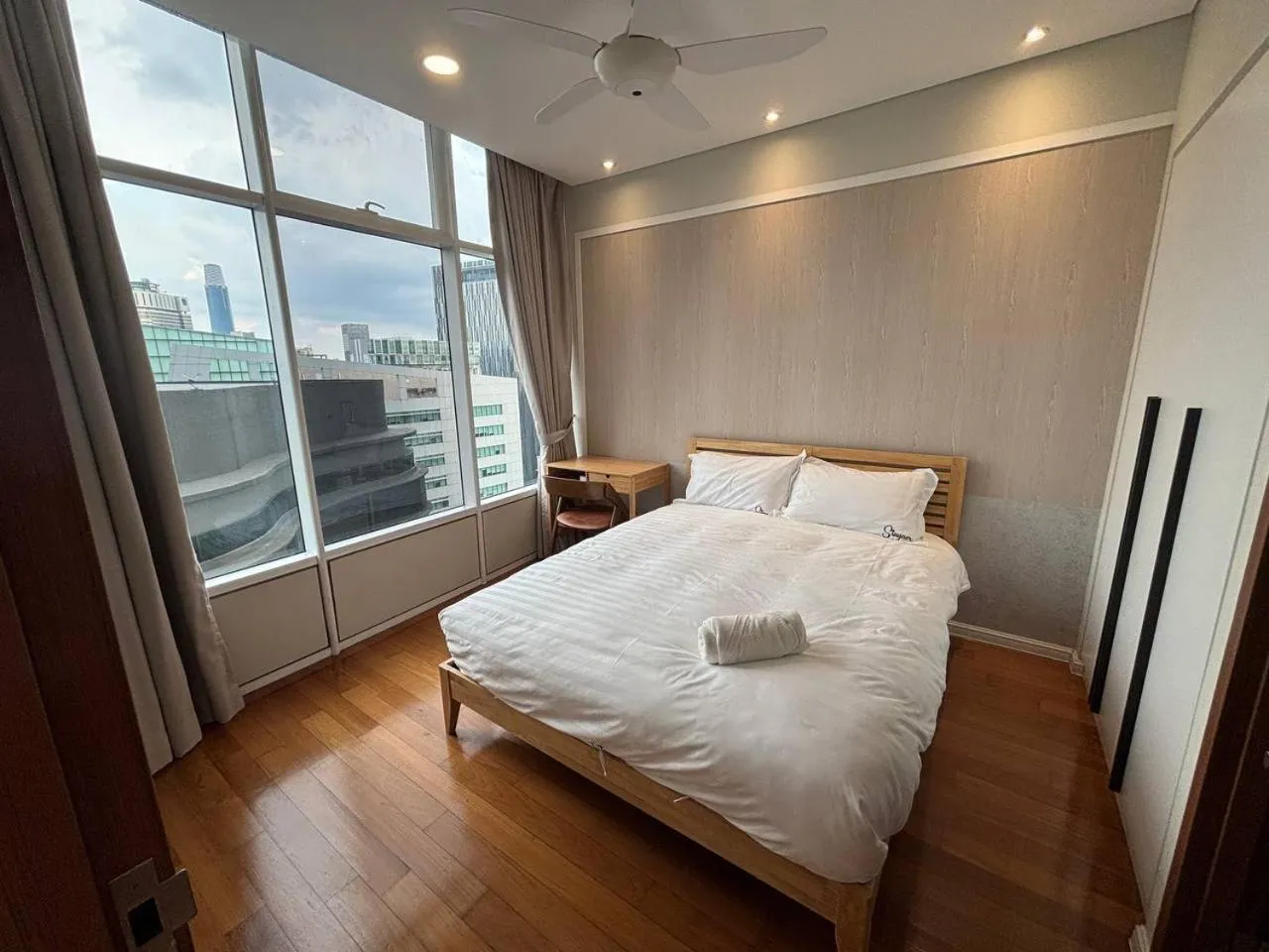 Bed in Sky Suites KLCC by Easy Nap