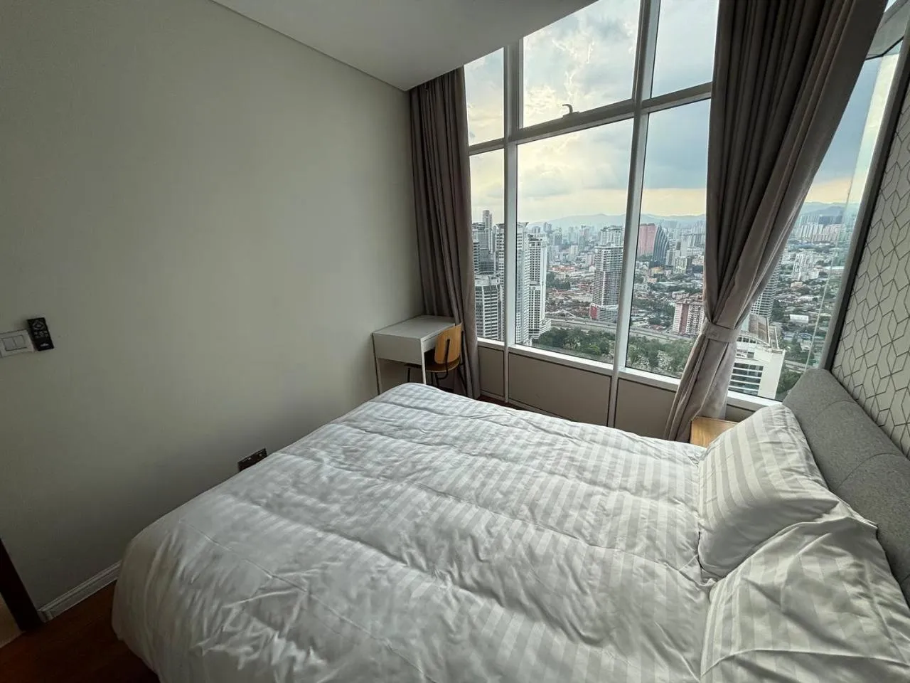 Bed in Sky Suites KLCC by Easy Nap