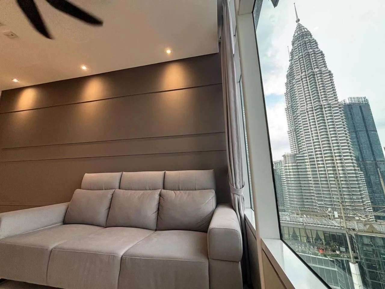 Sky Suites KLCC by Easy Nap