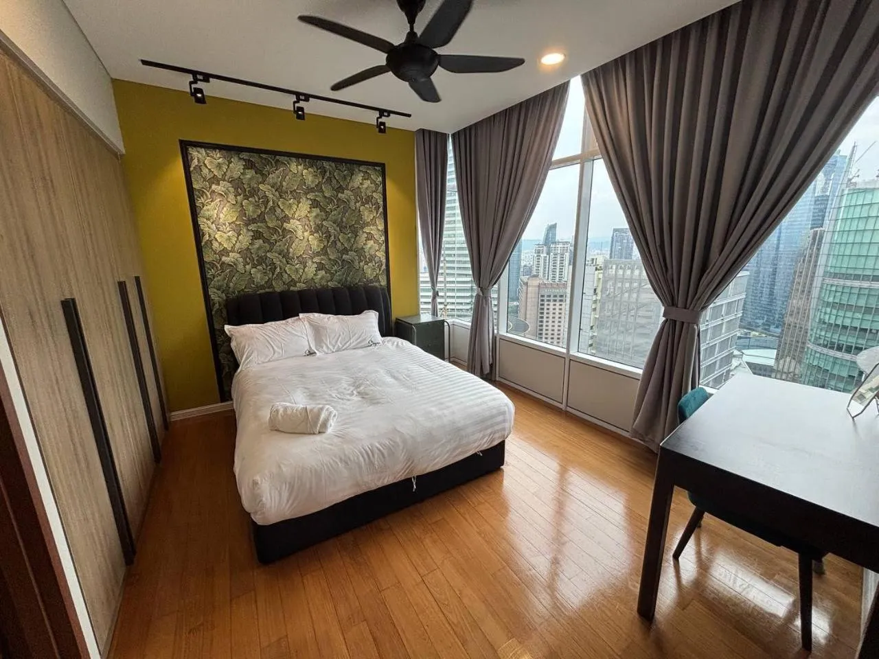 Bed in Sky Suites KLCC by Easy Nap