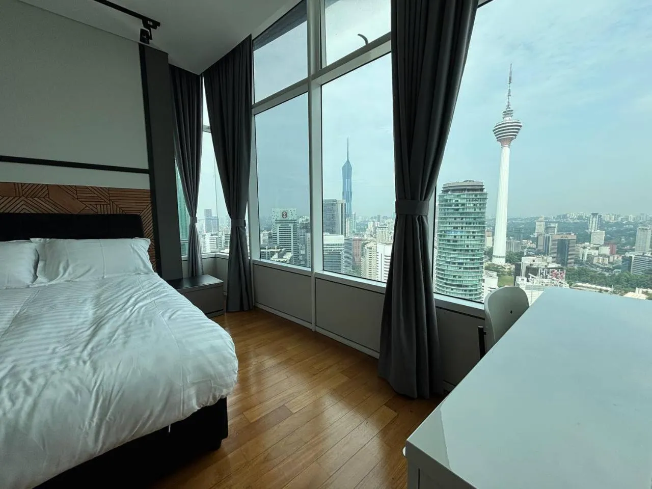 Bed in Sky Suites KLCC by Easy Nap