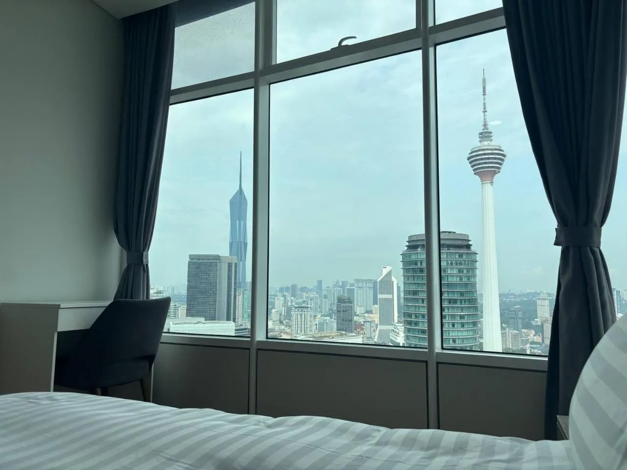 Bed in Sky Suites KLCC by Easy Nap