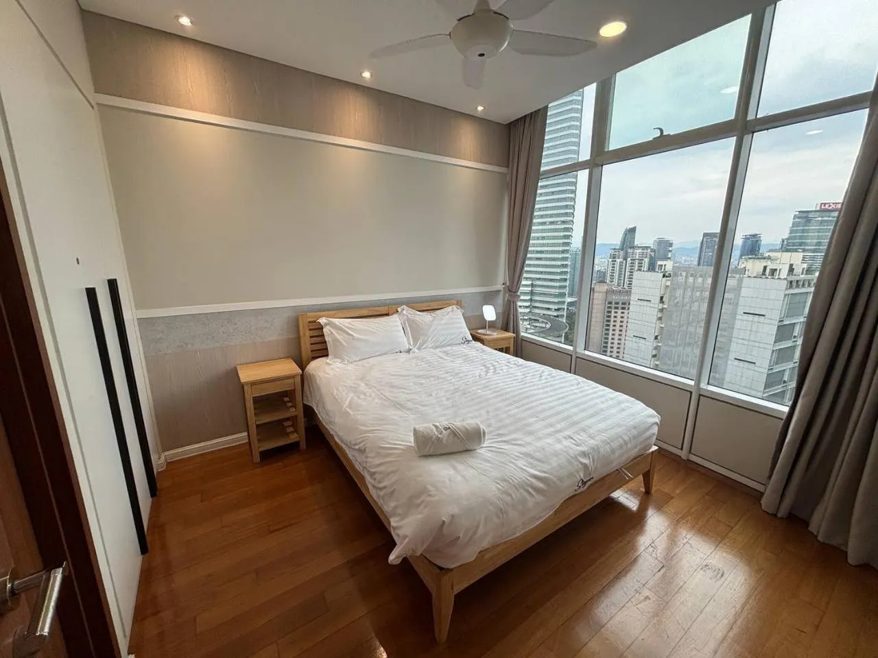 Bed in Sky Suites KLCC by Easy Nap