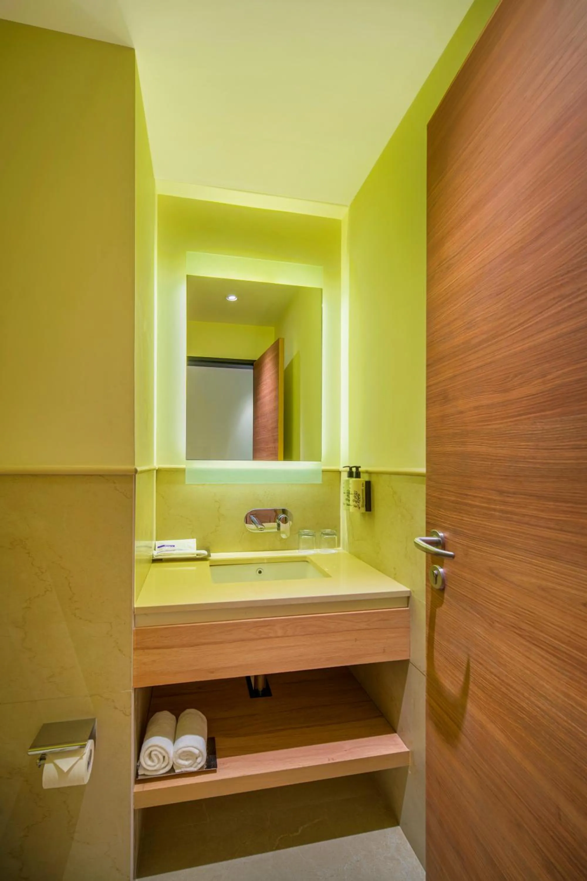 Bathroom in Sarovar Portico Sriperumbudur